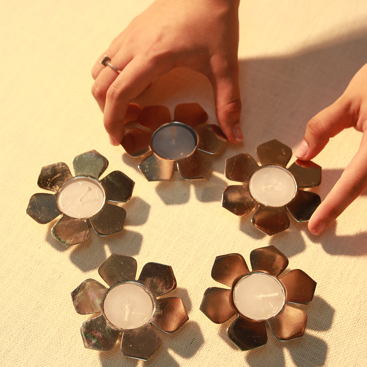 Petal Tlight holder with tlights set of 5 - Silver