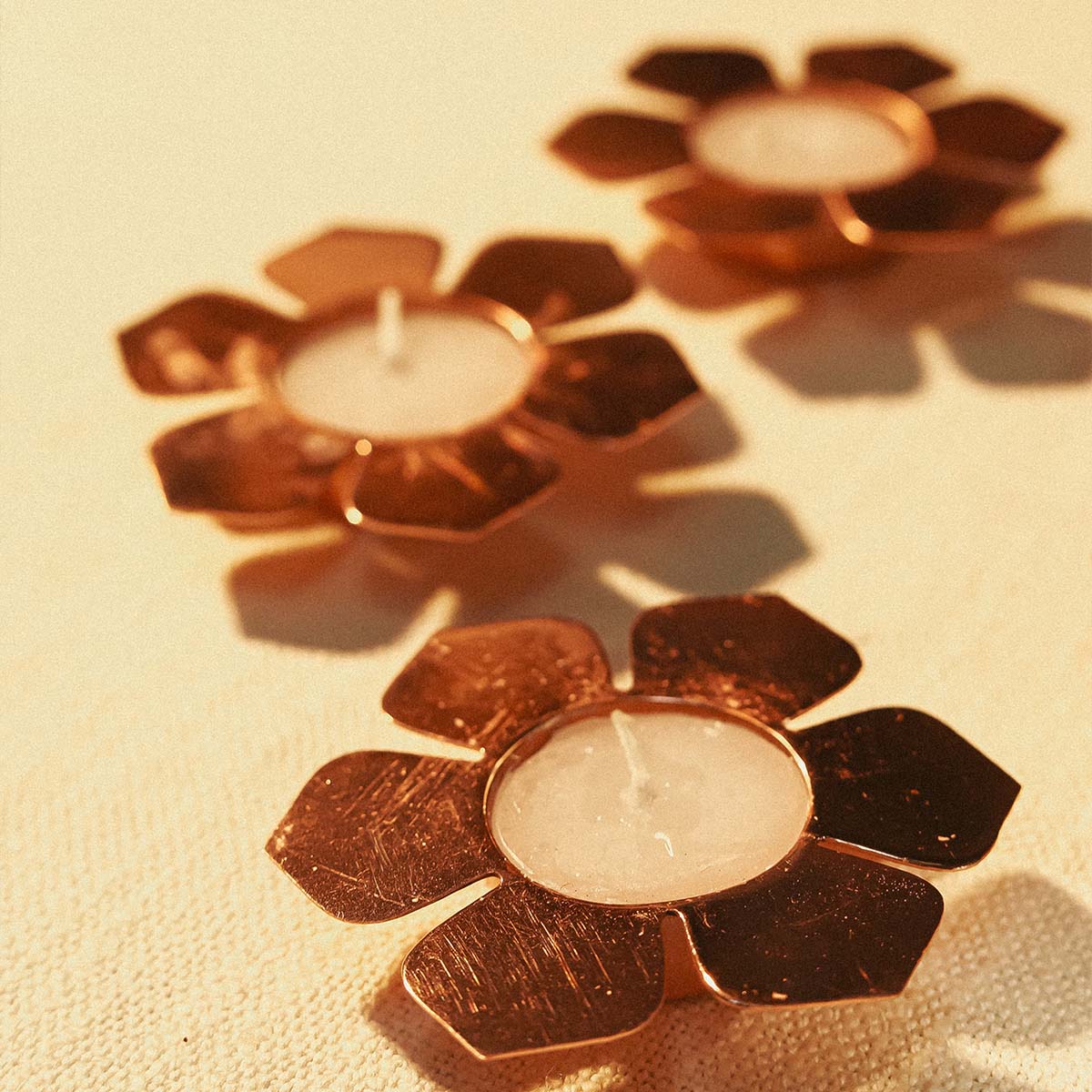 Petal Tlight holder with tlights set of 5 - Rose Gold