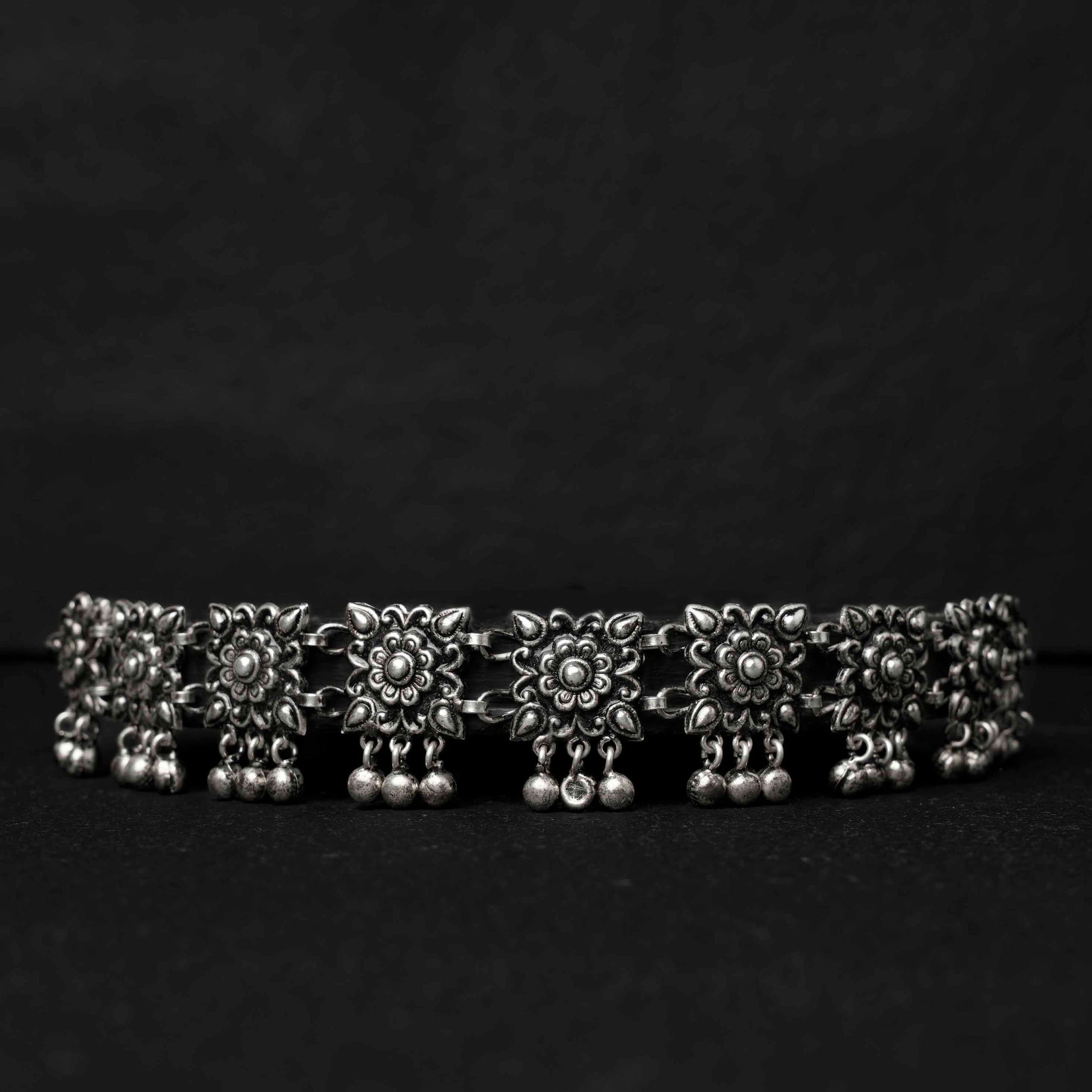 Chauki Ghungru Guluband Silver Choker