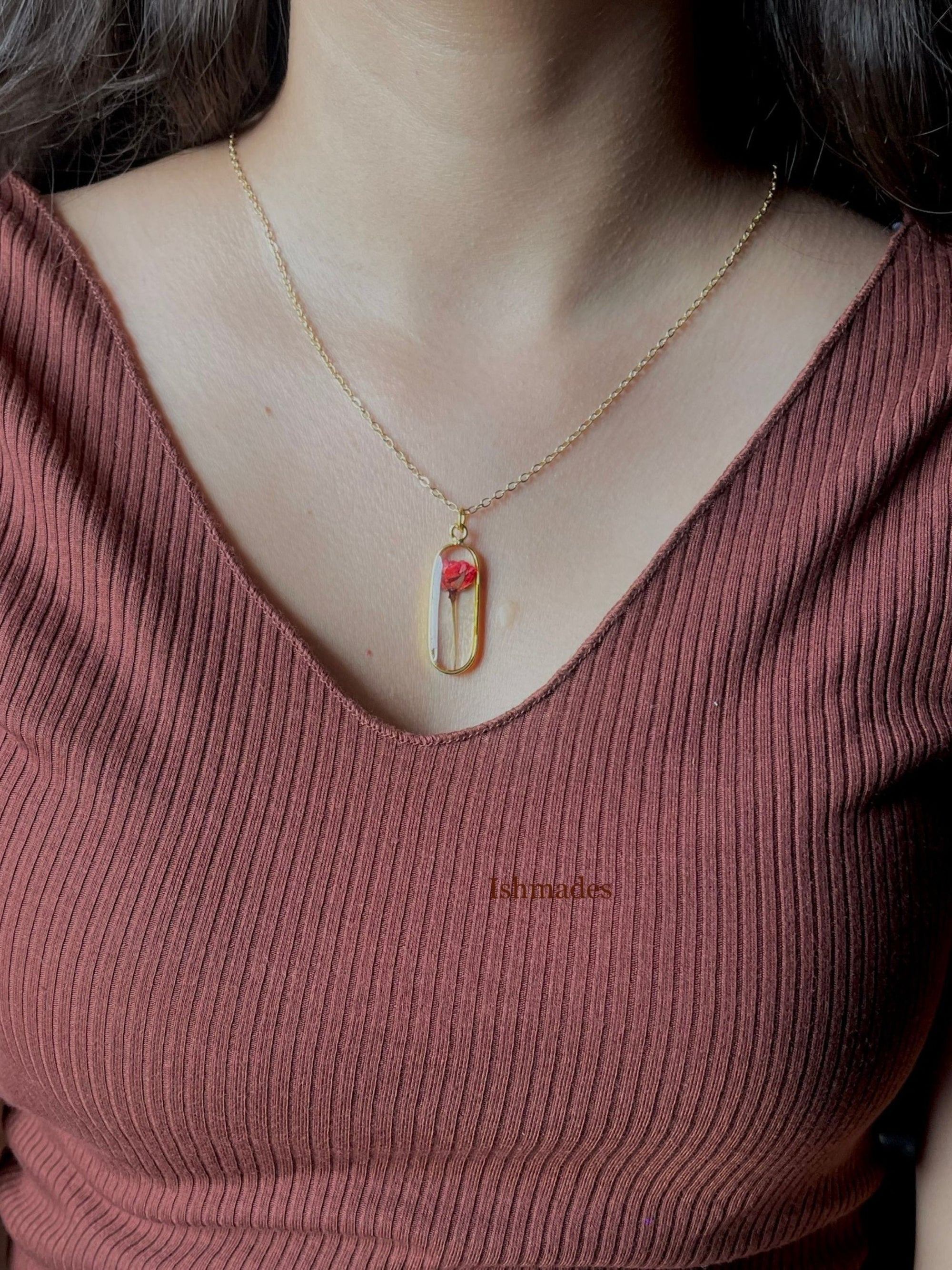Rosa capsule locket