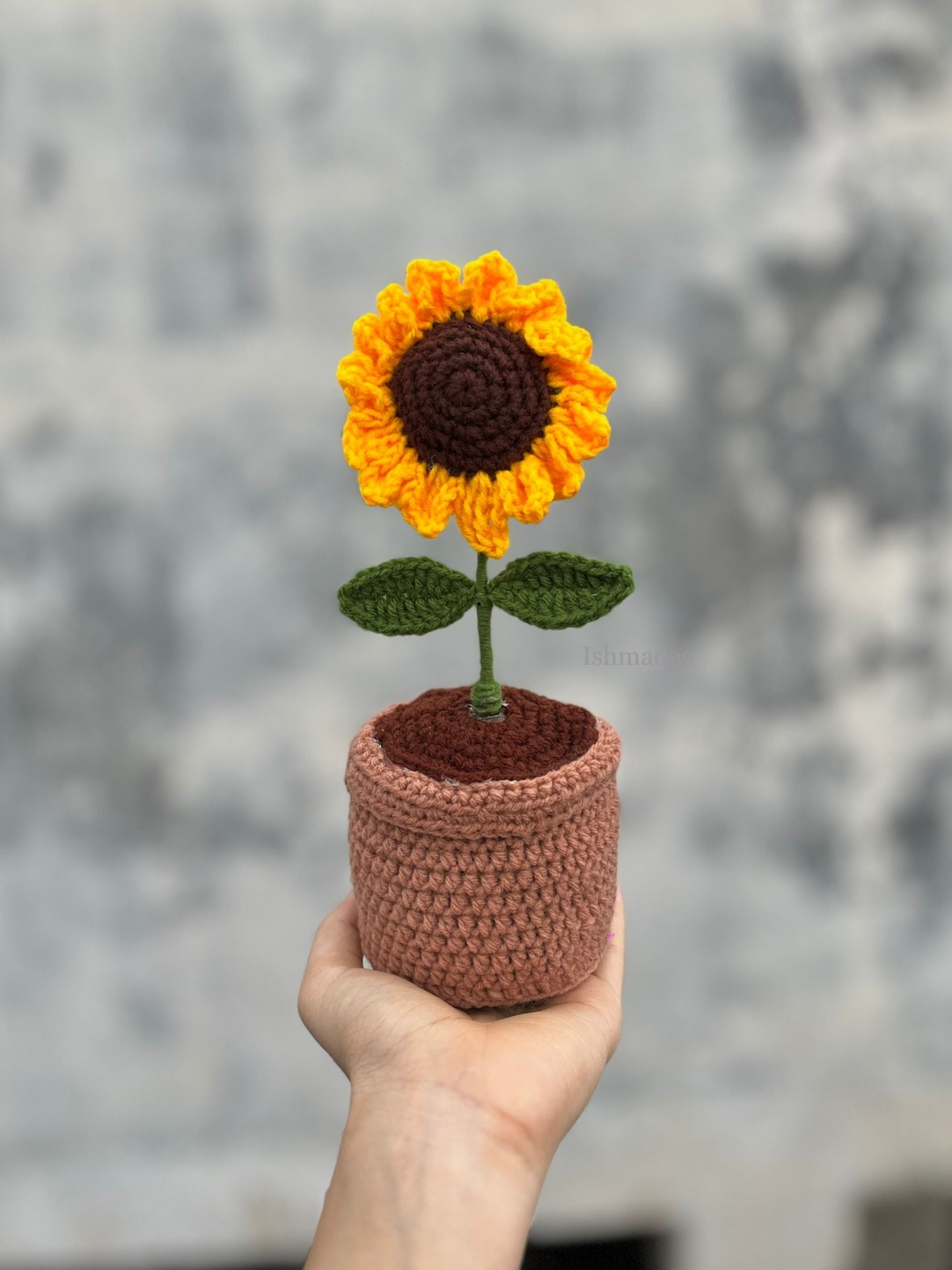 Crochet sunflower pot