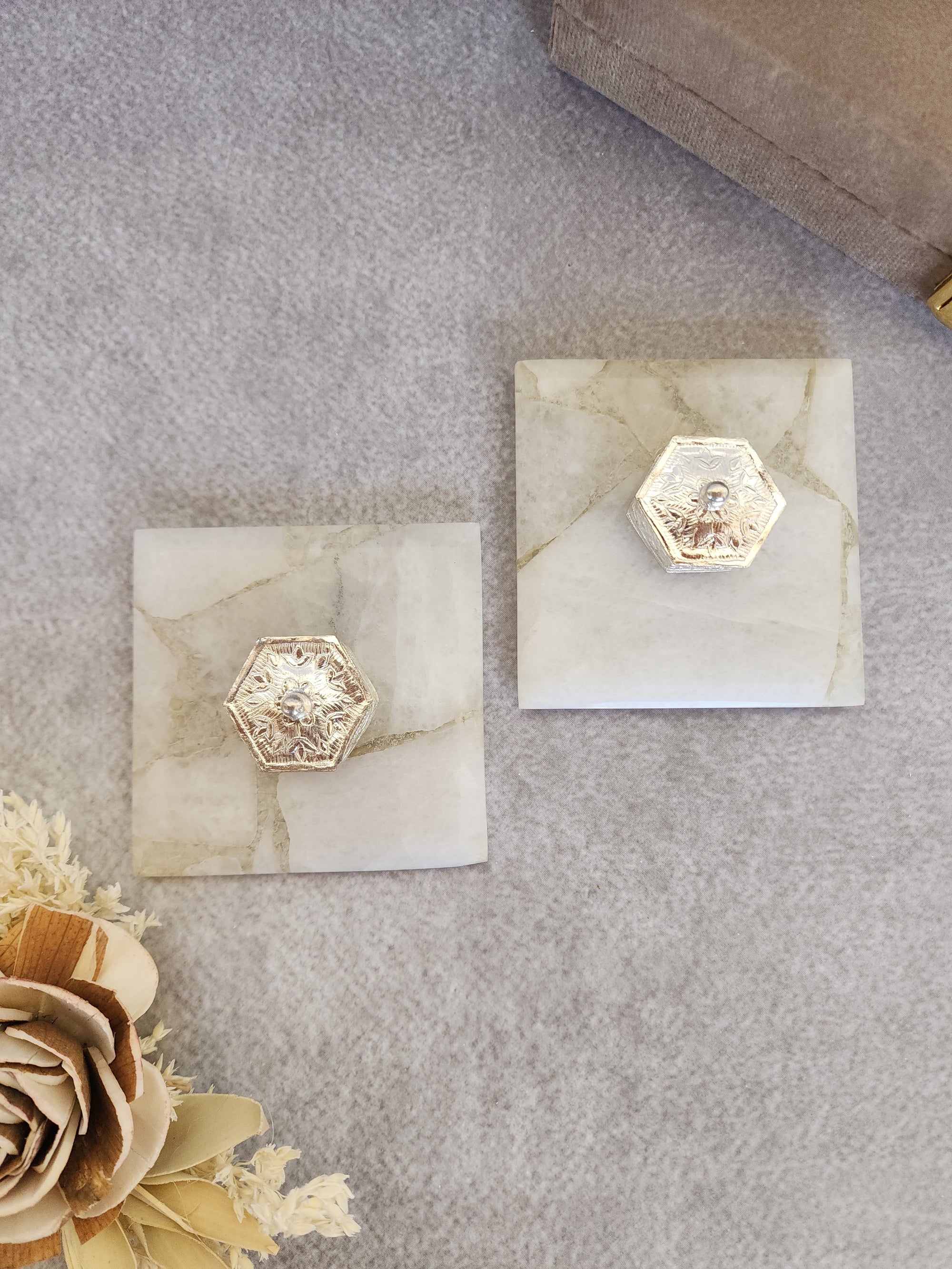 Quartz Hexagonal Kesar Elaichi Set