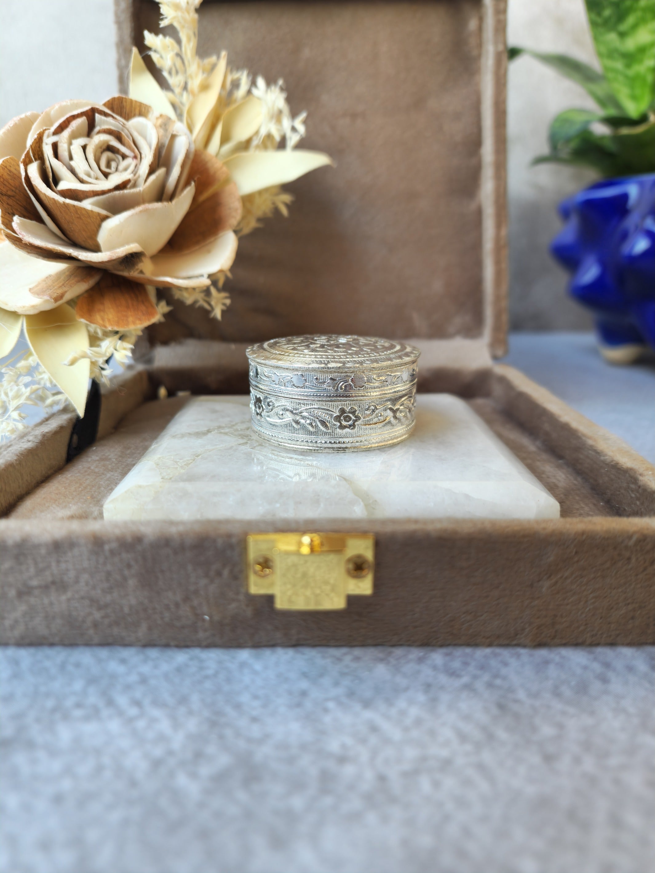 White Quartz Square Gemstone Coaster With Silver Dibbi