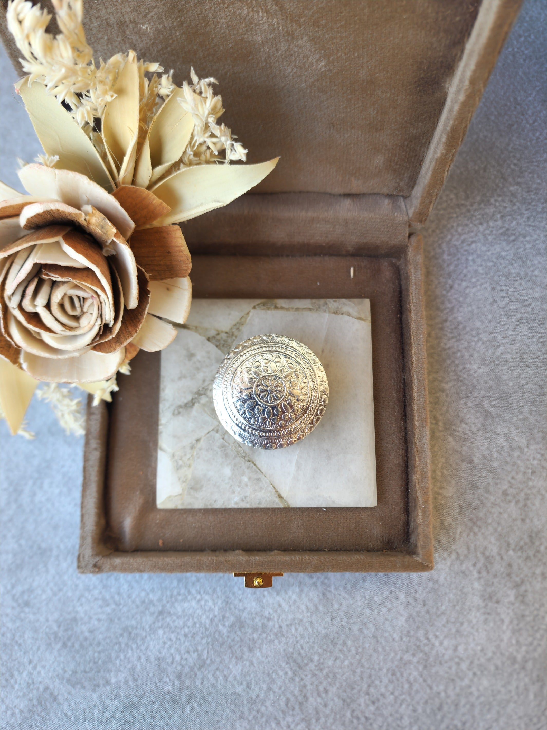 White Quartz Square Gemstone Coaster With Silver Dibbi