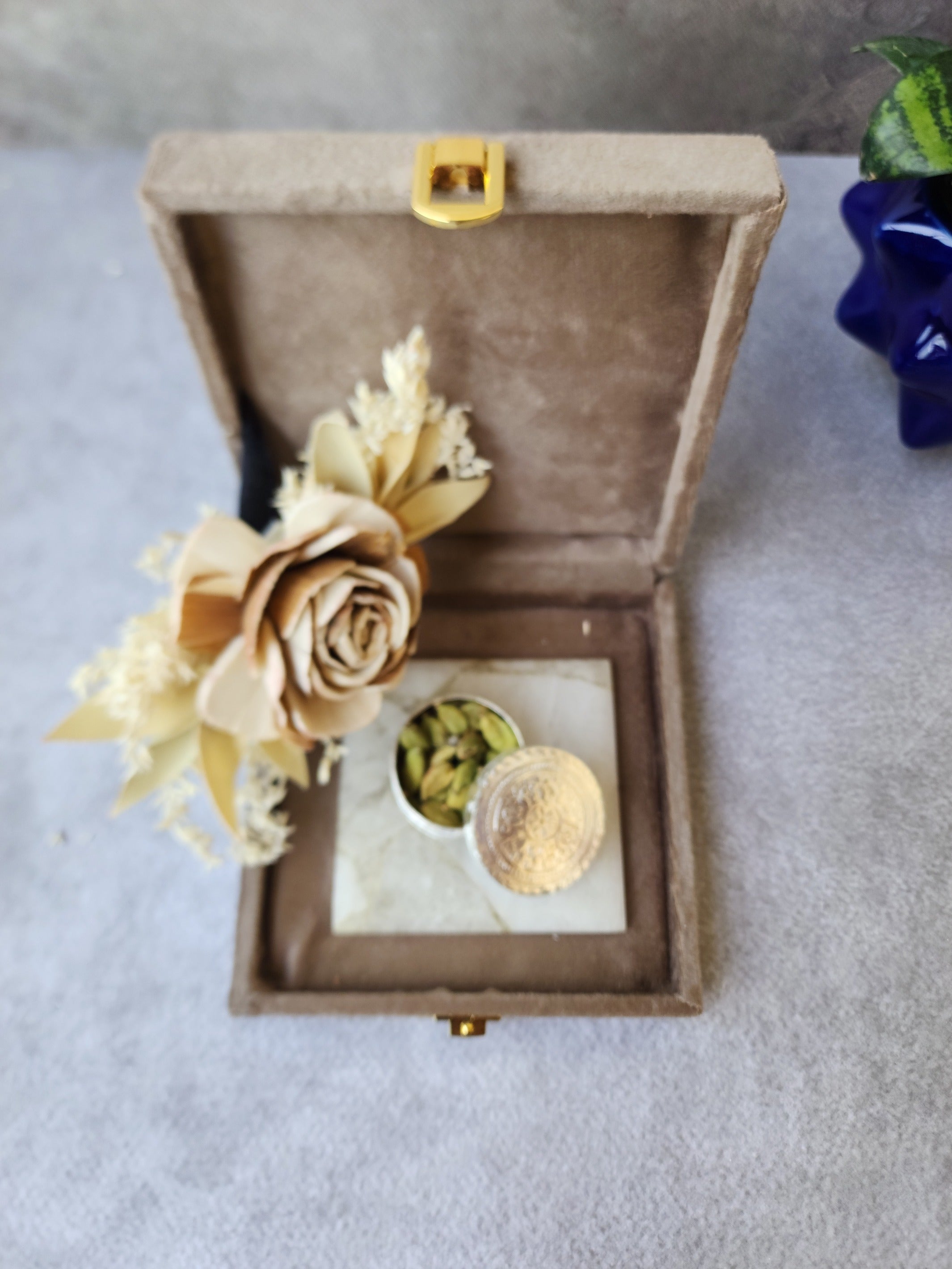 White Quartz Square Gemstone Coaster With Silver Dibbi