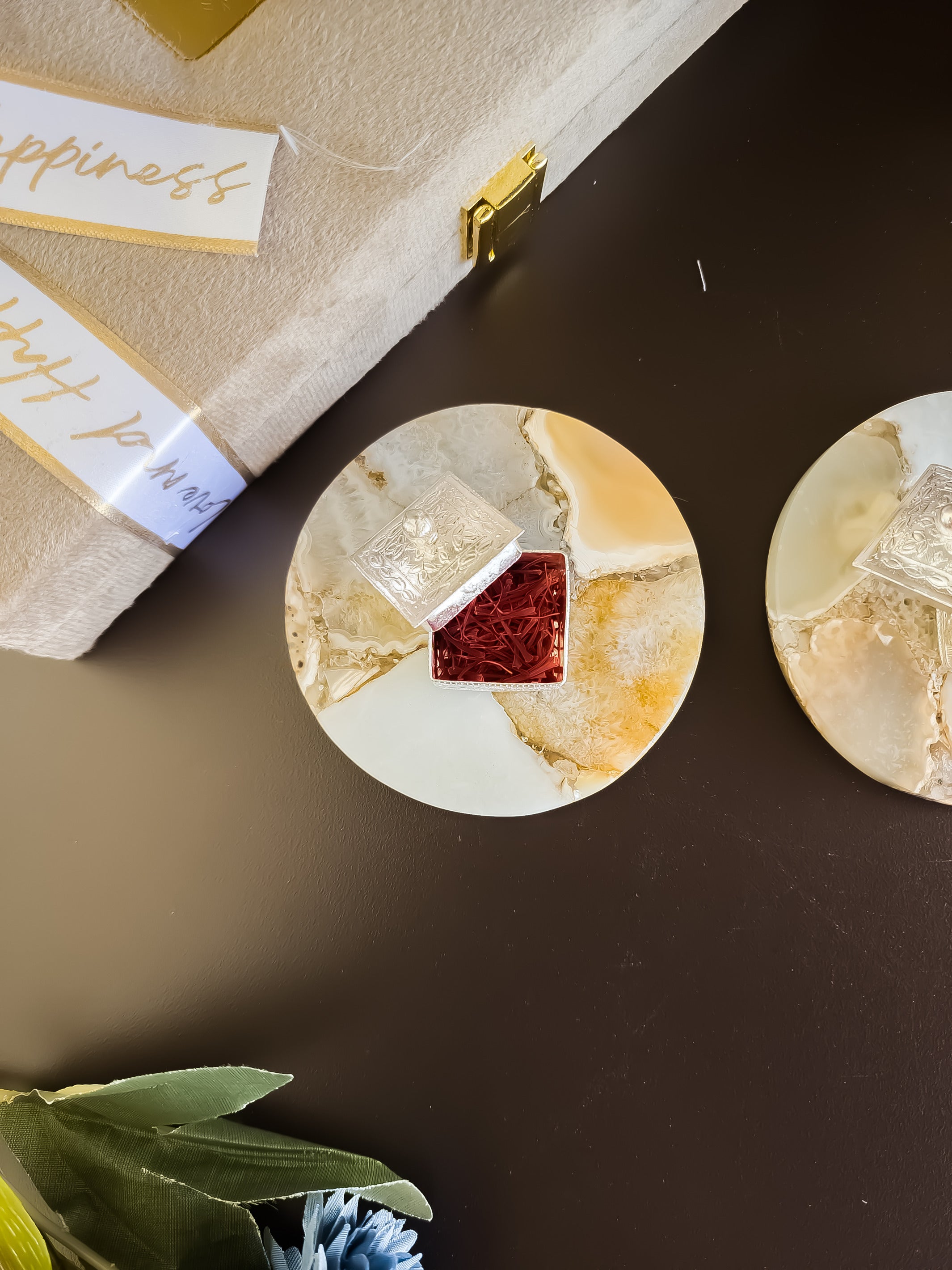 Natural Agate Kesar Elaichi Luxe Set ( Round )