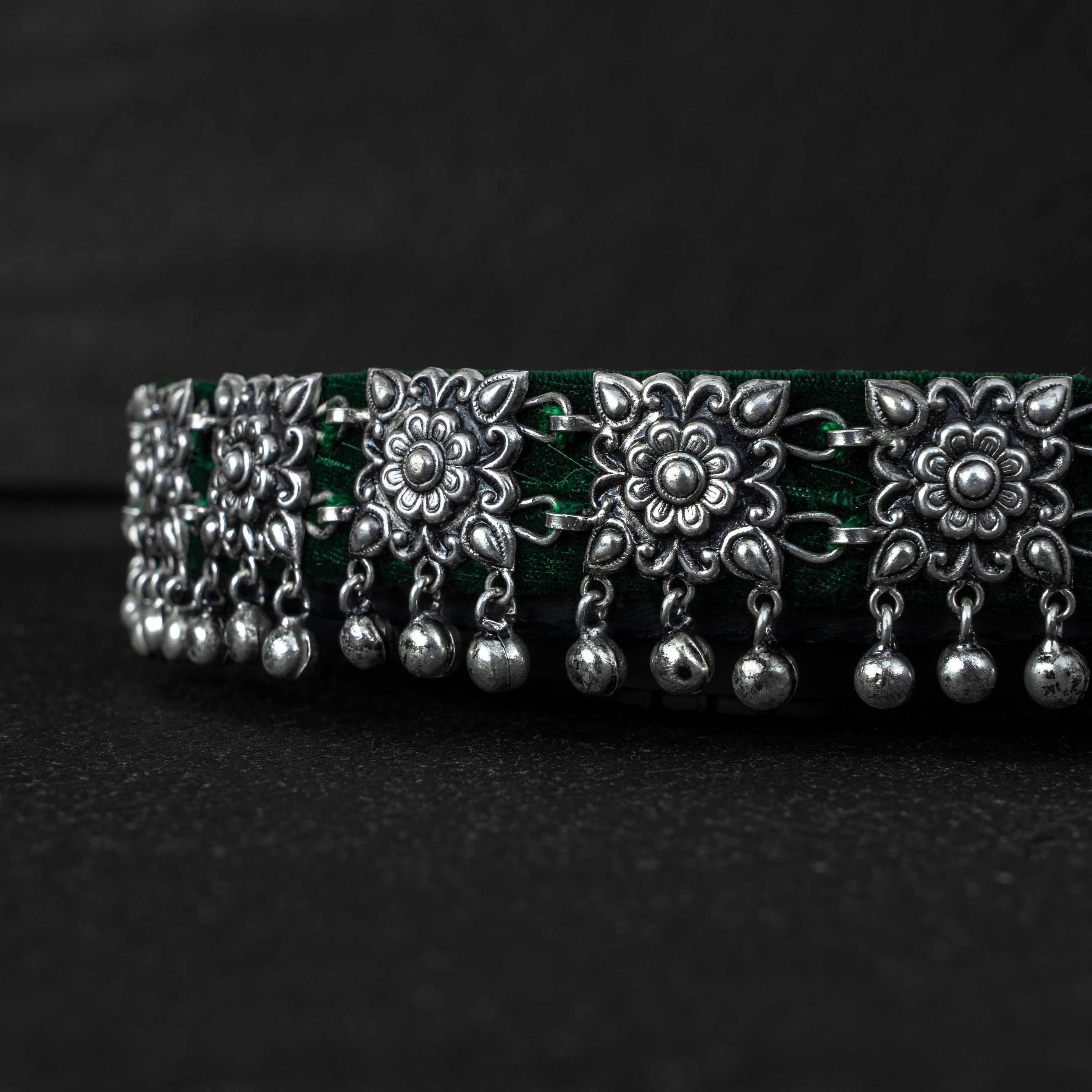 Chauki Ghungru Guluband Silver Choker