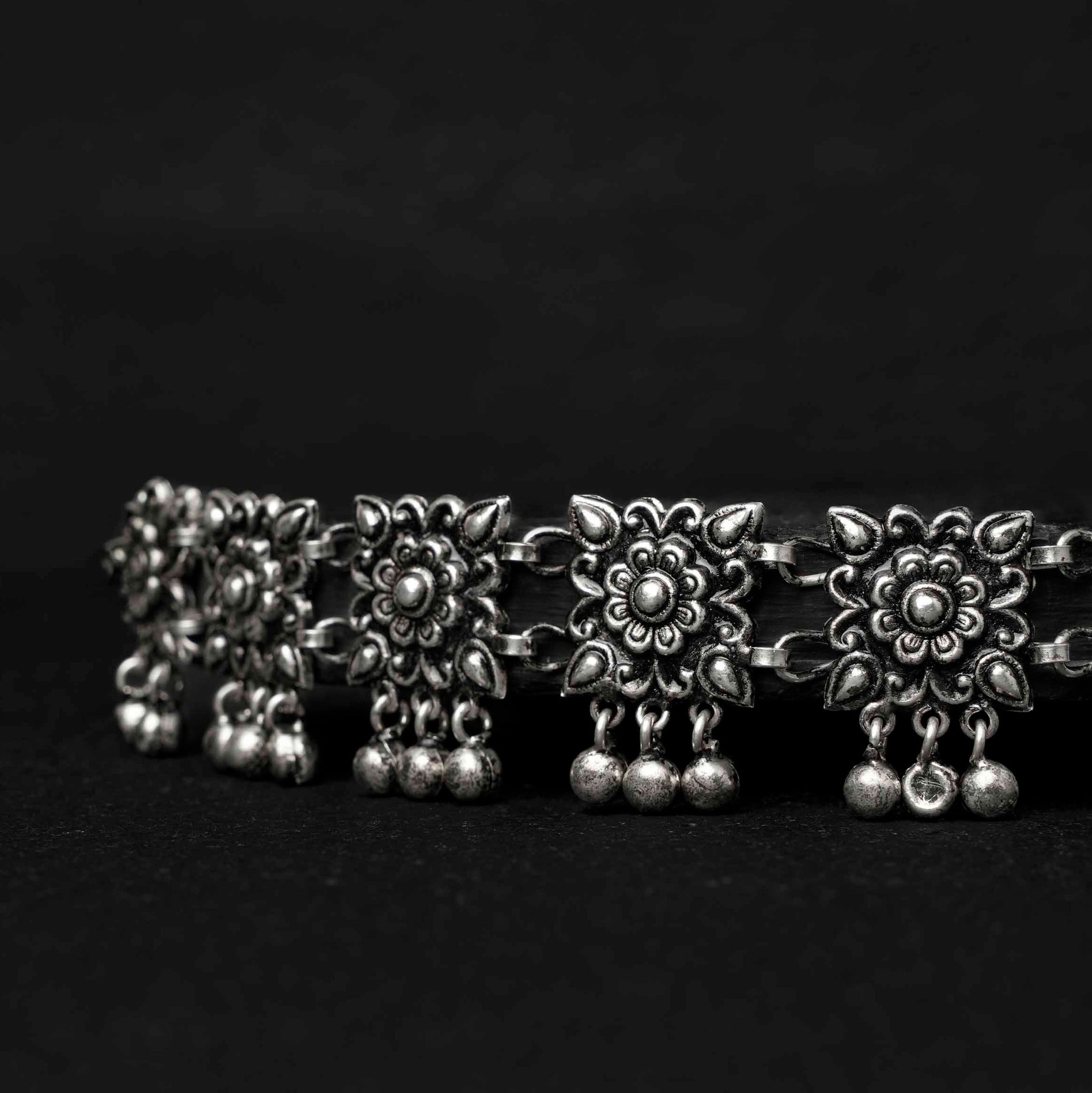 Chauki Ghungru Guluband Silver Choker