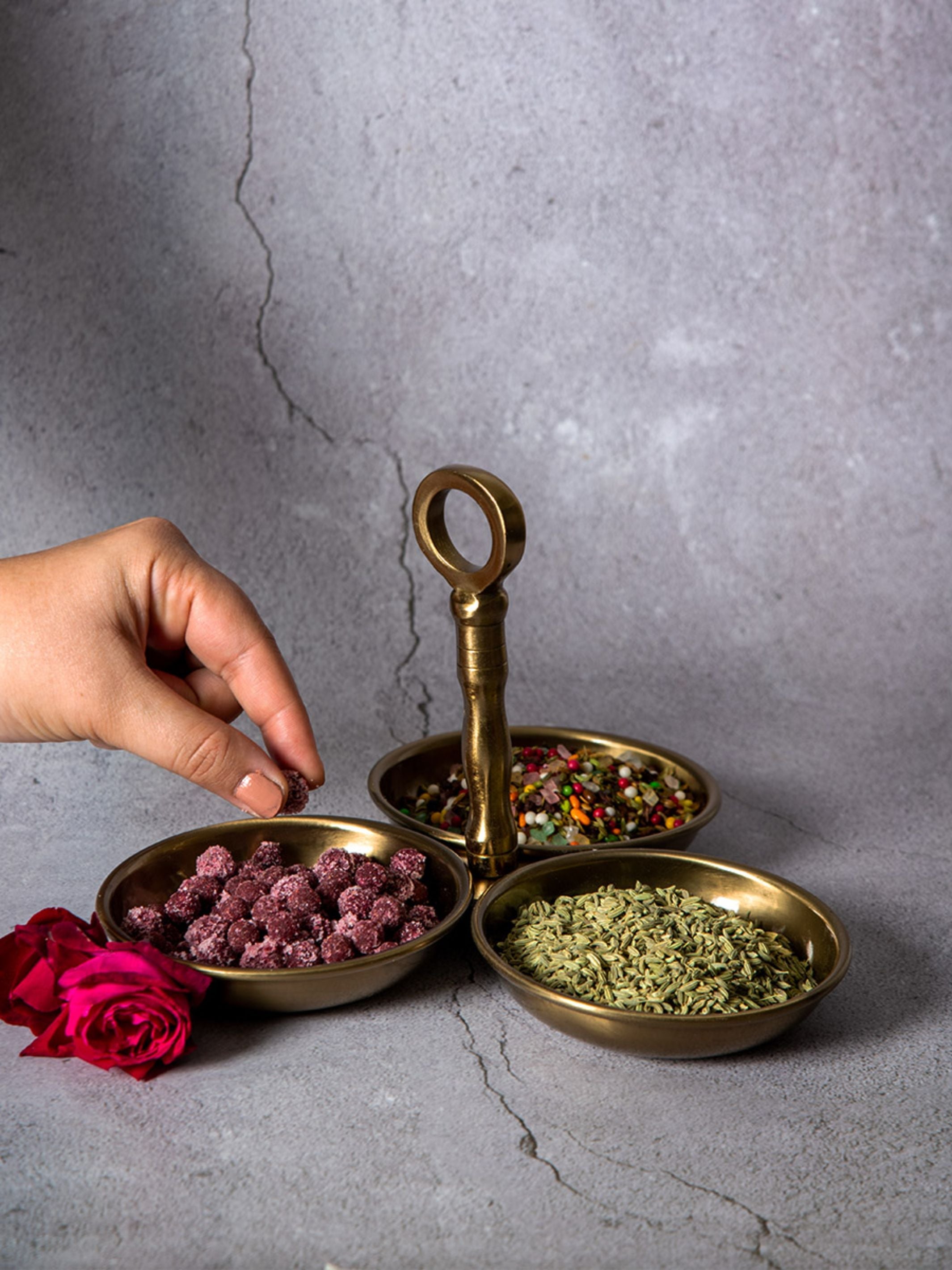 3 Bowl Serving Platter - Metal Stand