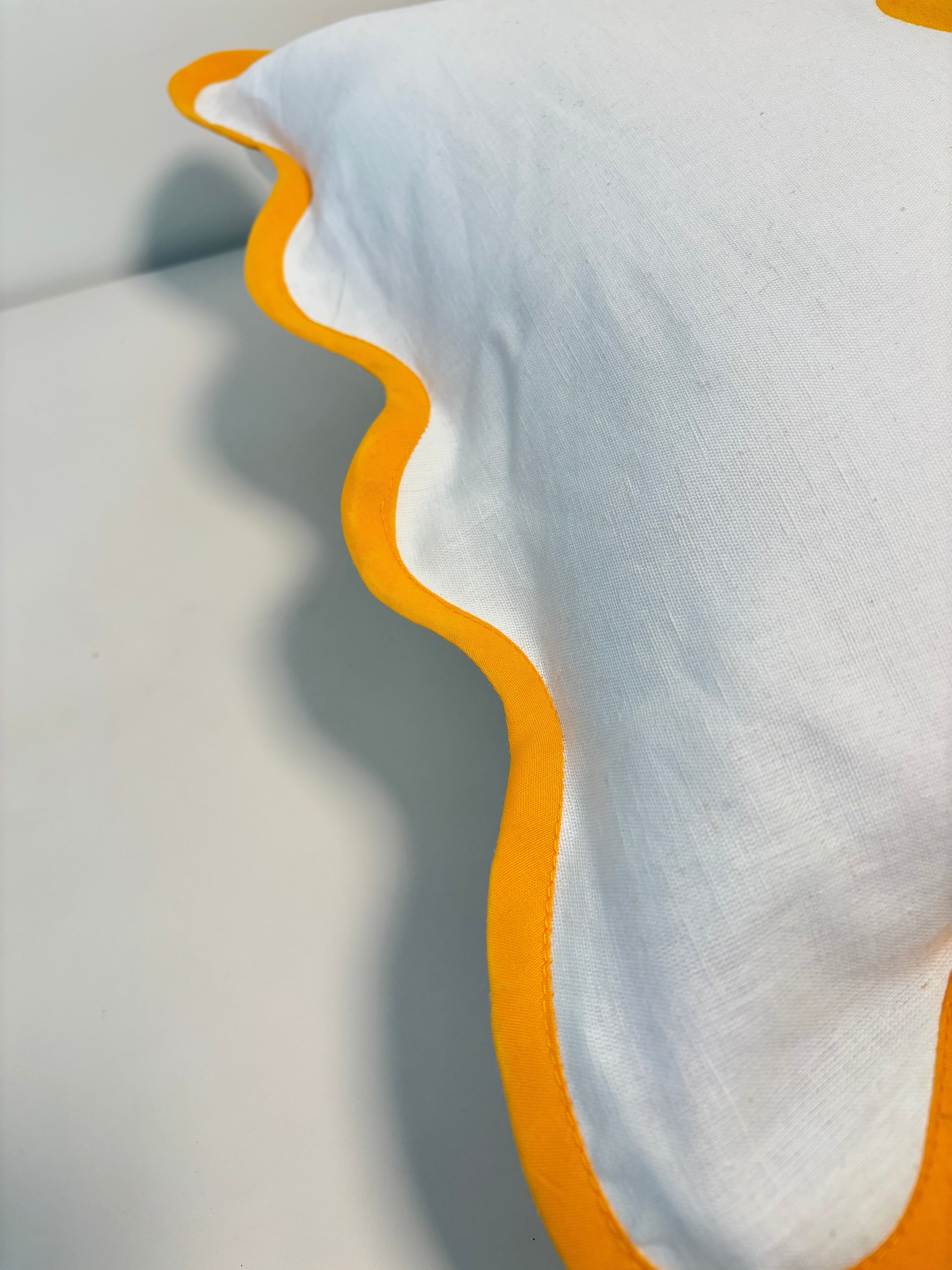 Retro Petal Cotton Wavy Cushion Cover l Yellow & White