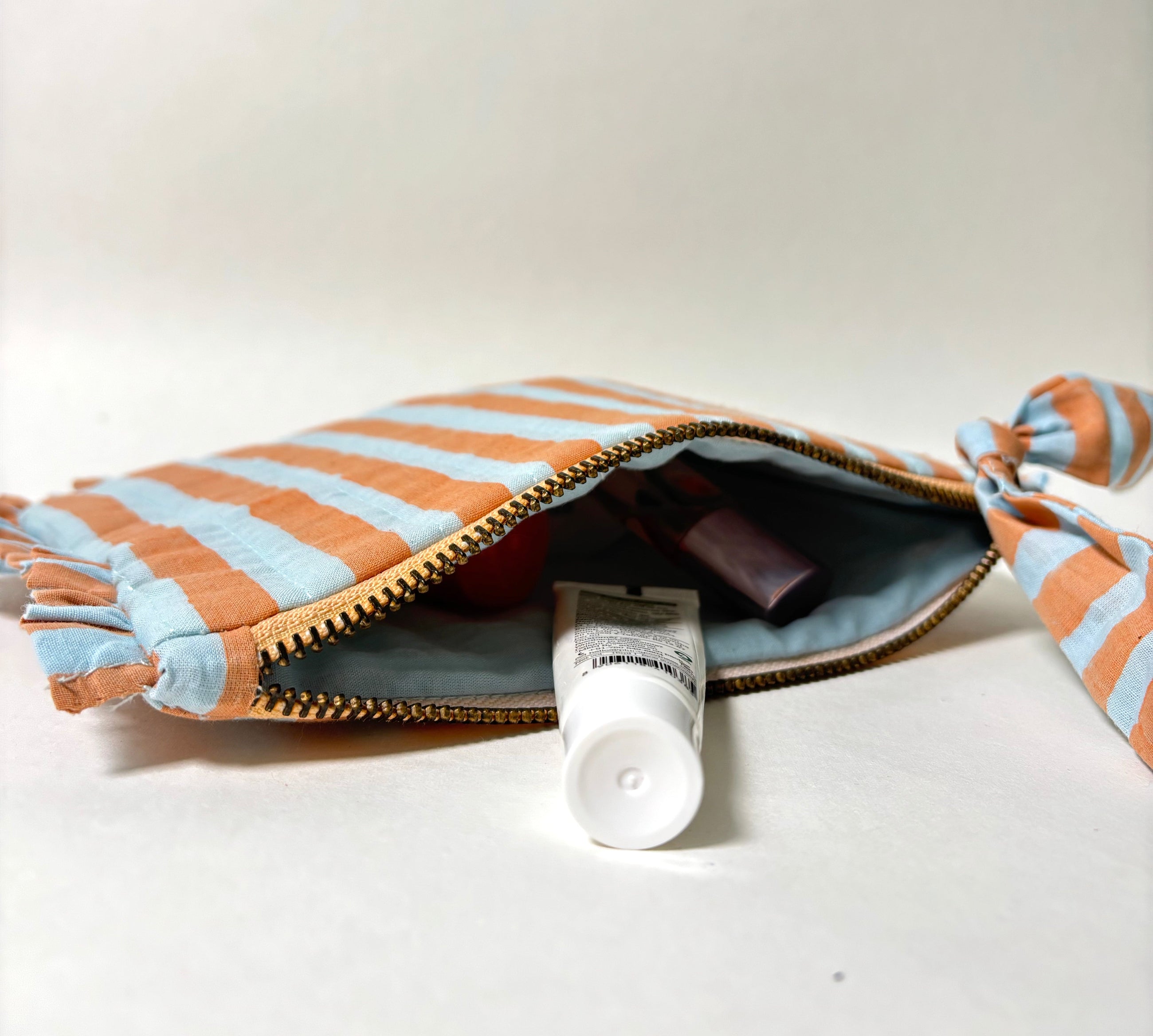Sustainable Quilted Cotton Travel Pouch l Midsummer Bloom Flat Frill Organizer