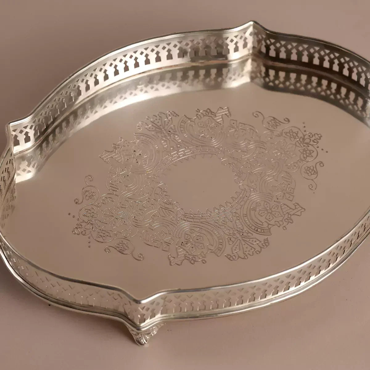 Victorian Curve Tray Medium Silver
