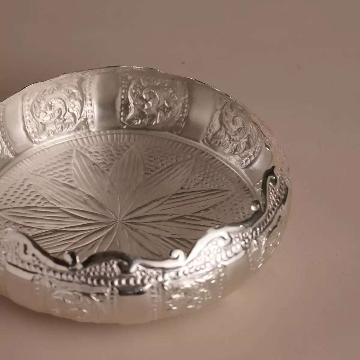 Heirloom Urli Silver