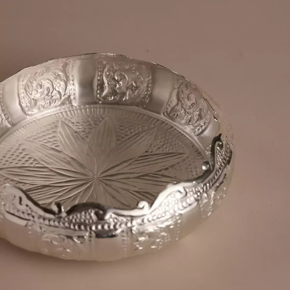 Heirloom Urli Silver
