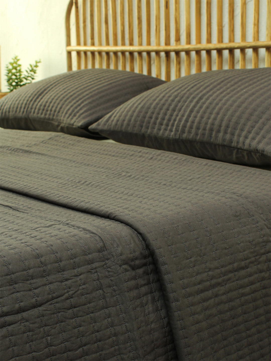 Kanhar 1 Double Bedcover 2 Pillow Covers (Black)