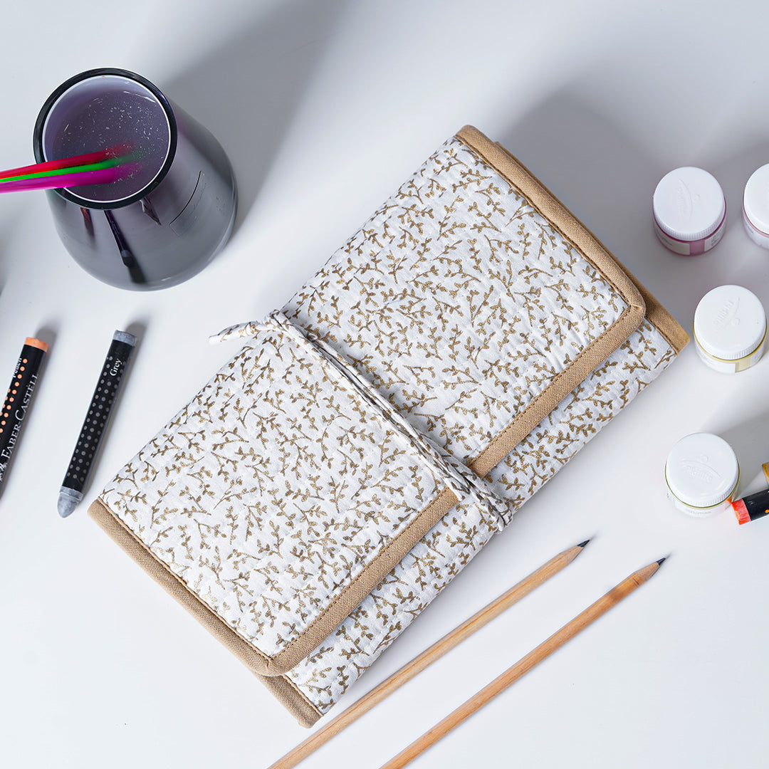 The Artist Gift Set (Artist Pouch & Sketchbook)