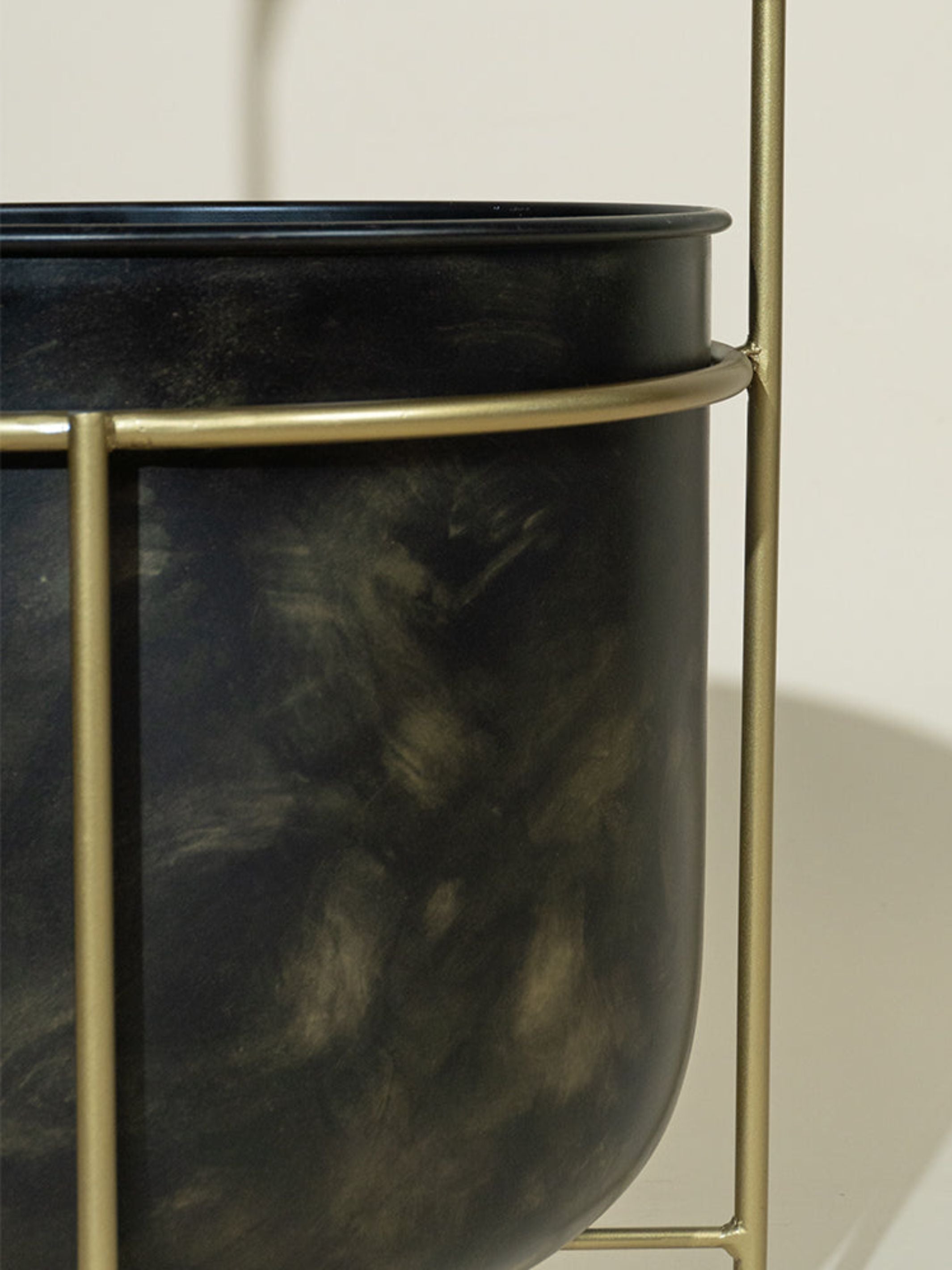 Luna Standing Planter