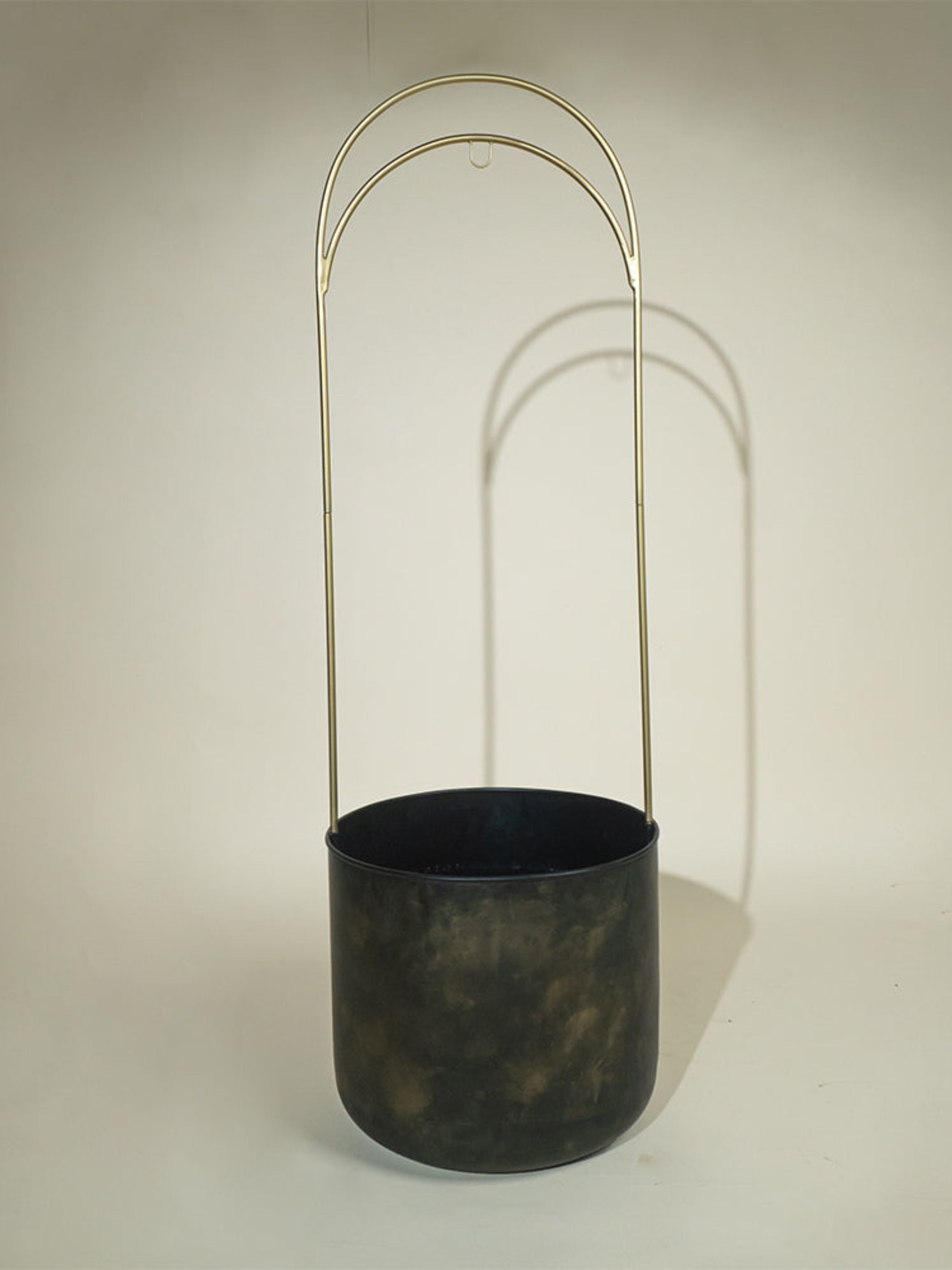 Luna Standing Planter