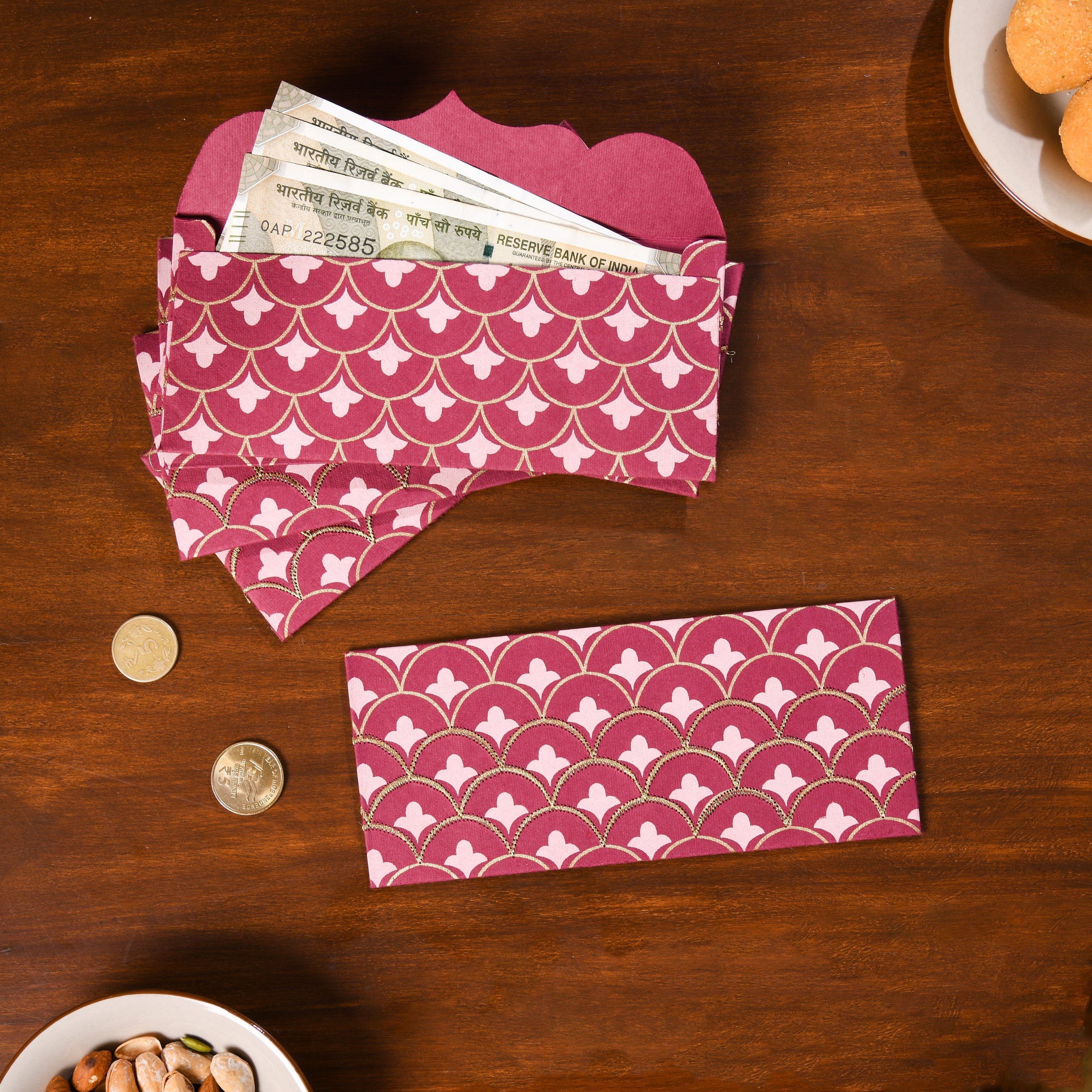 Scallop Embroidered Money Envelope