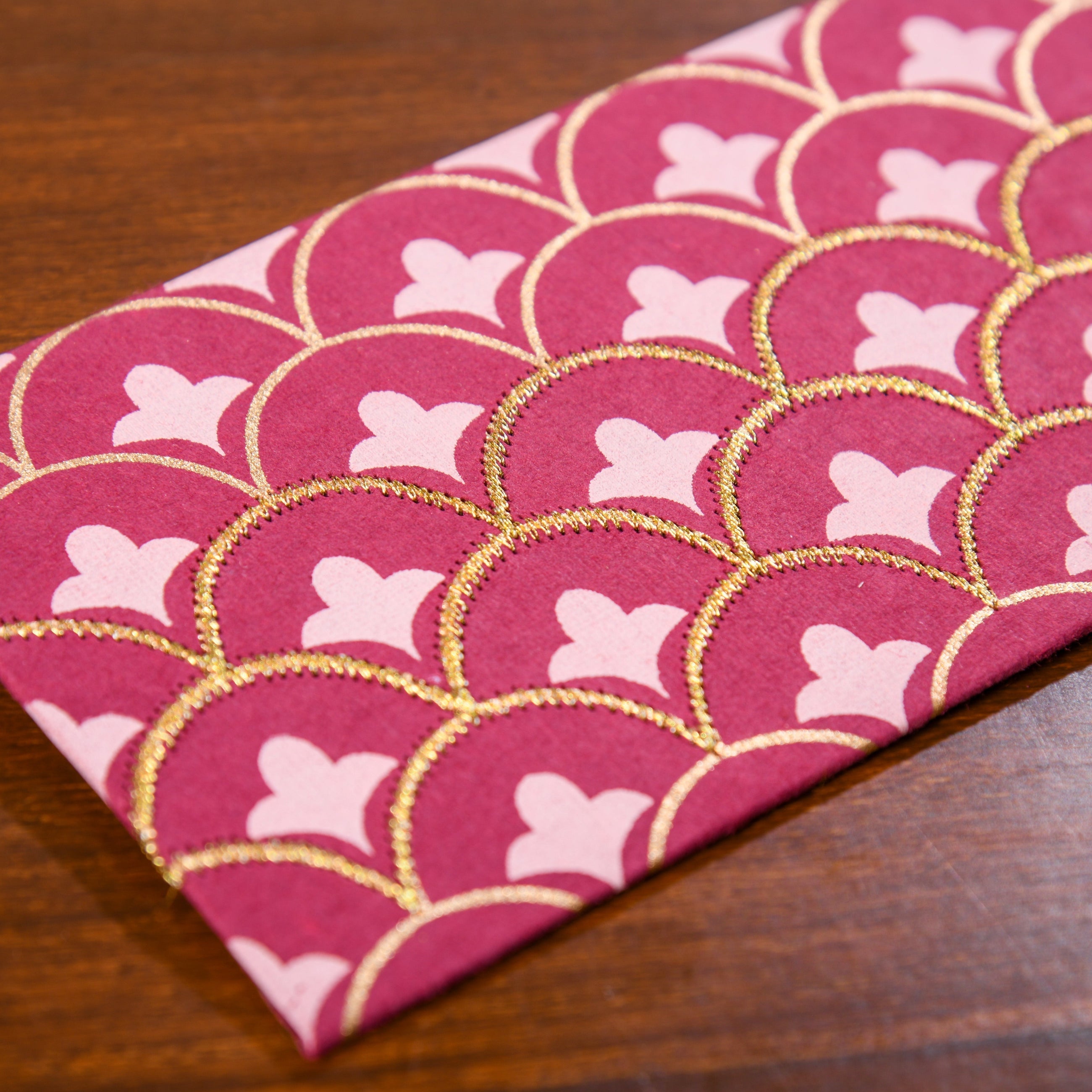 Scallop Embroidered Money Envelope