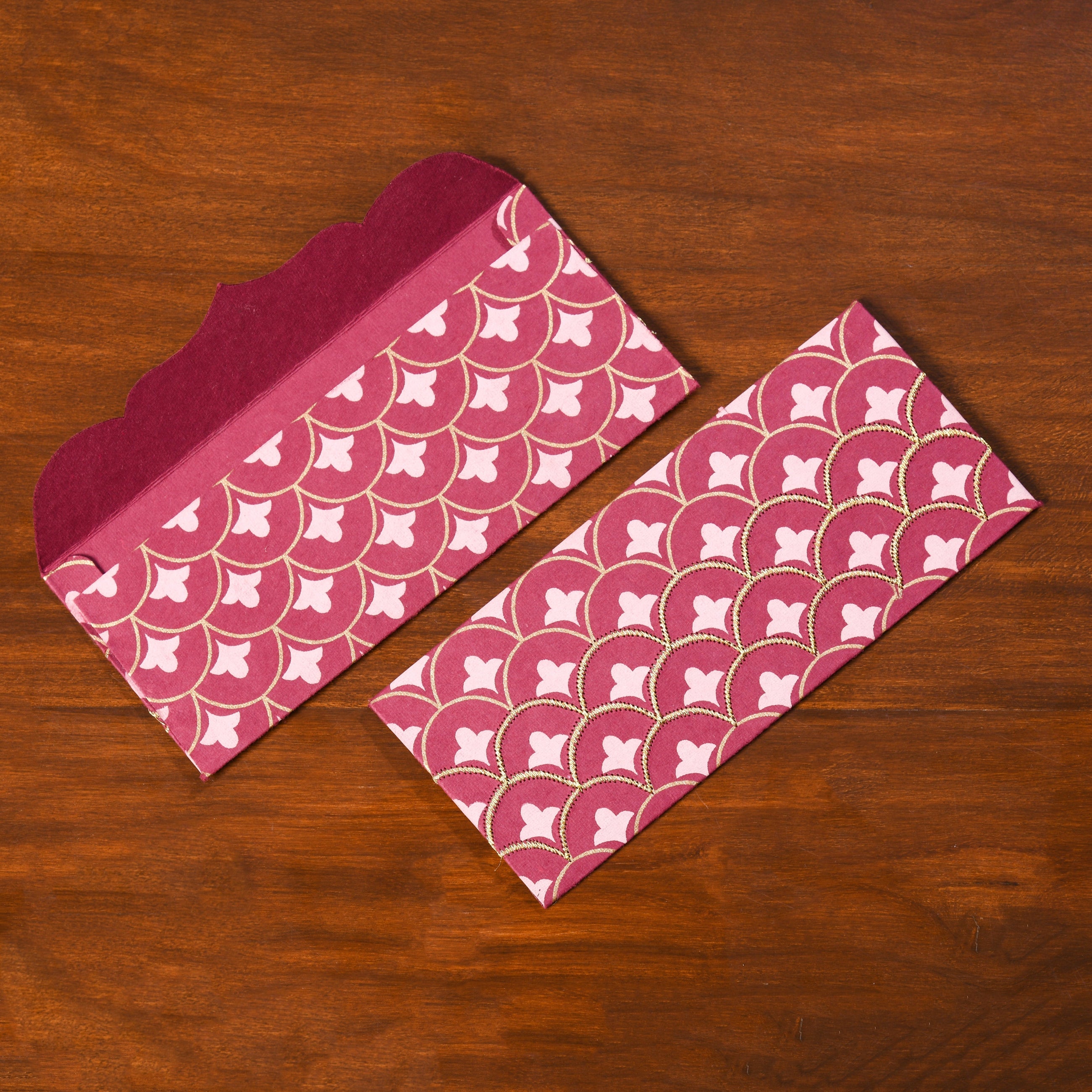 Scallop Embroidered Money Envelope