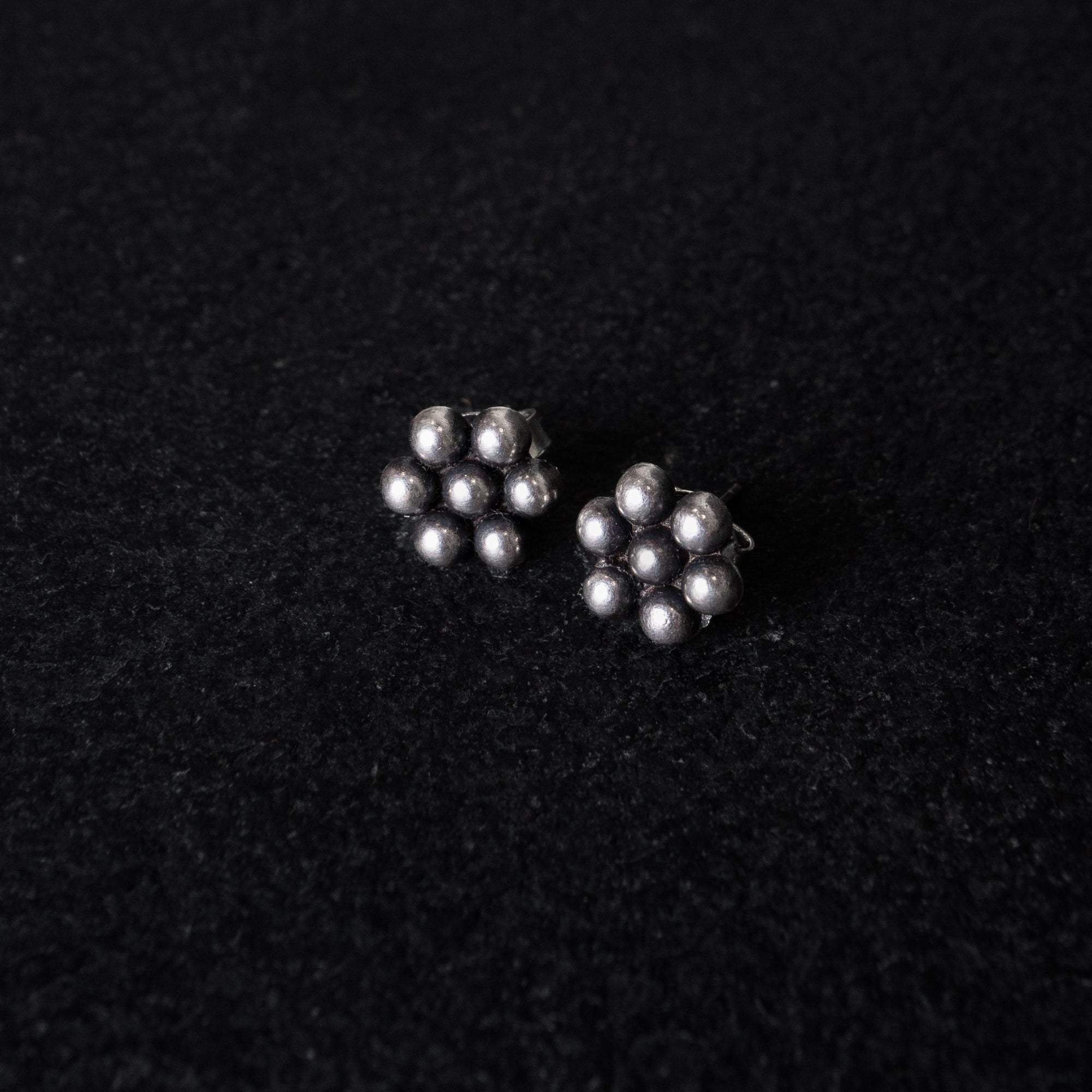 Gulriva Studs