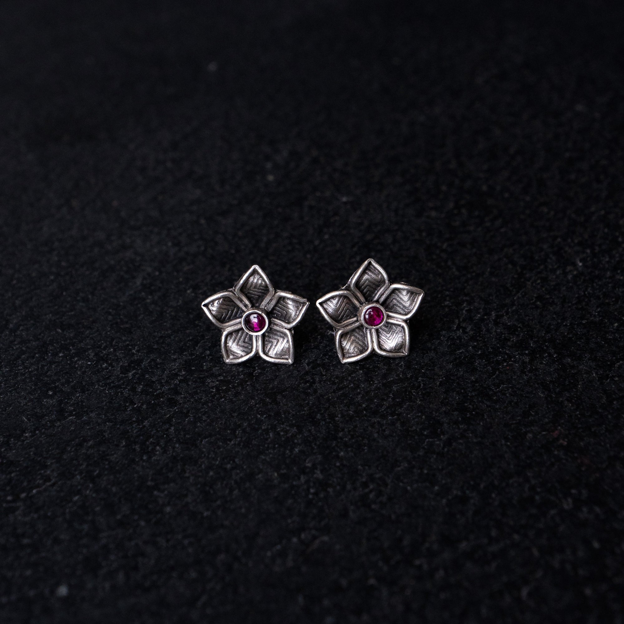 Phoolja studs