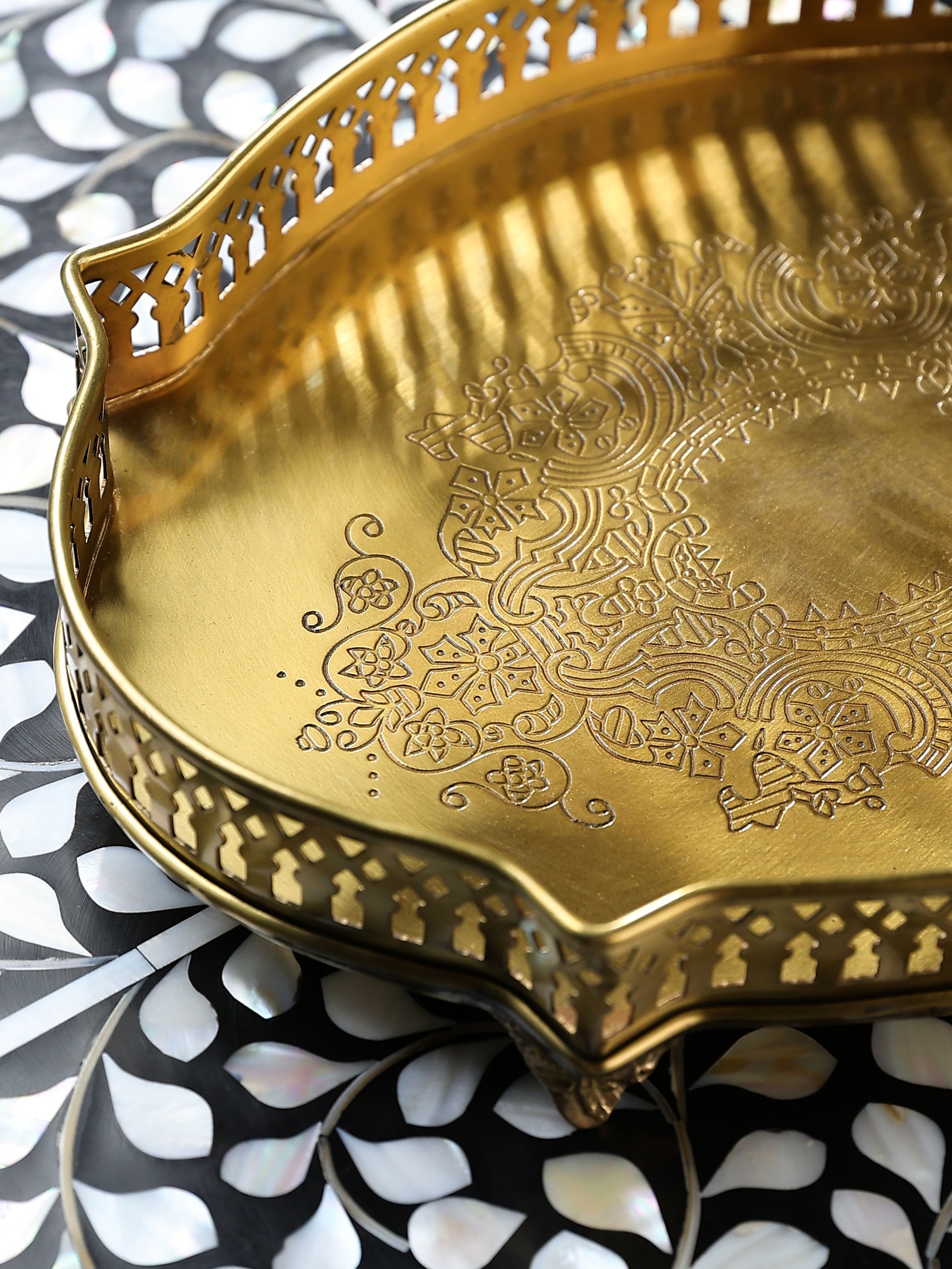 Victorian Curve Tray Medium Gold