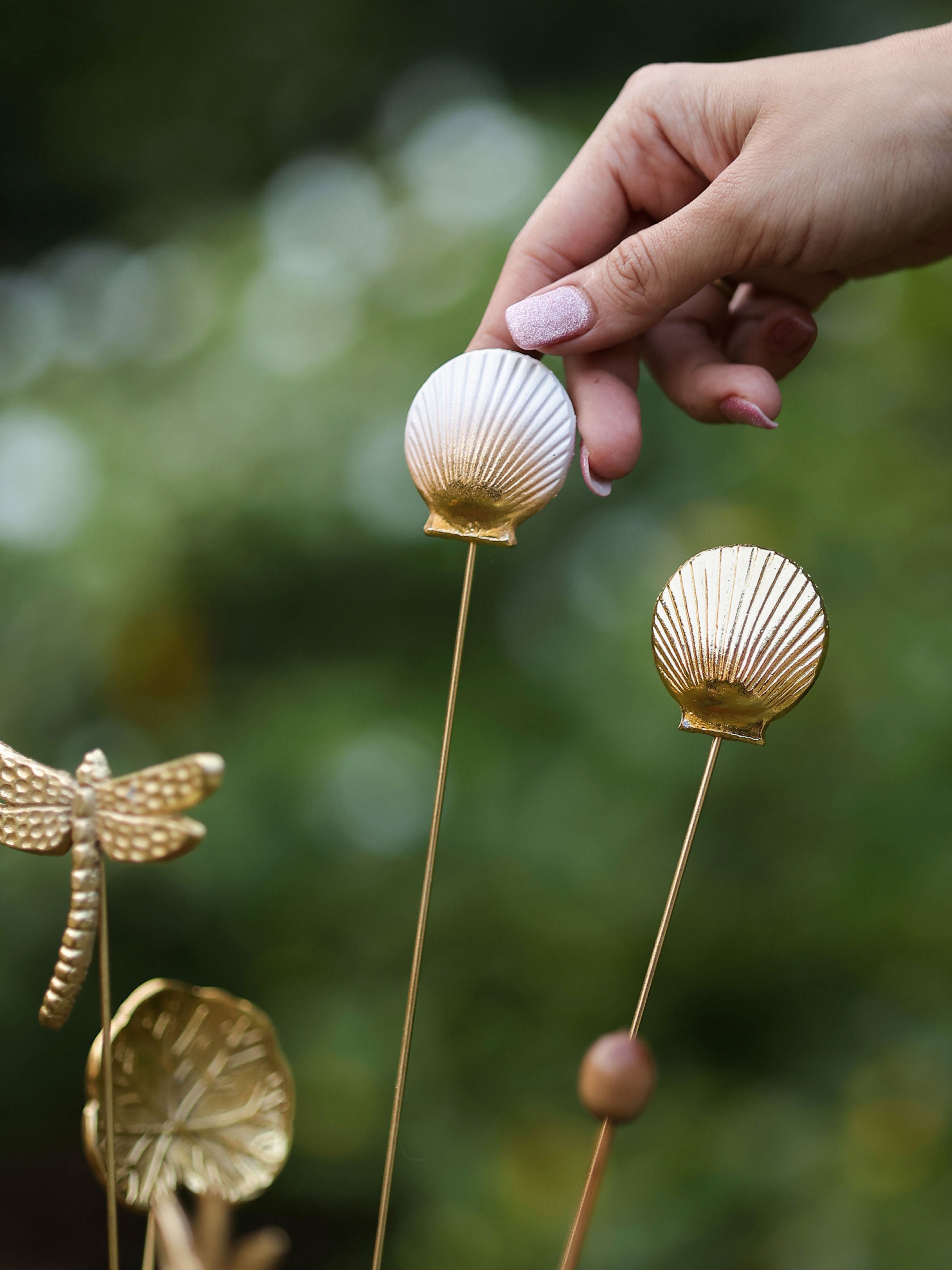 Golden White Seashells Metal Sticks