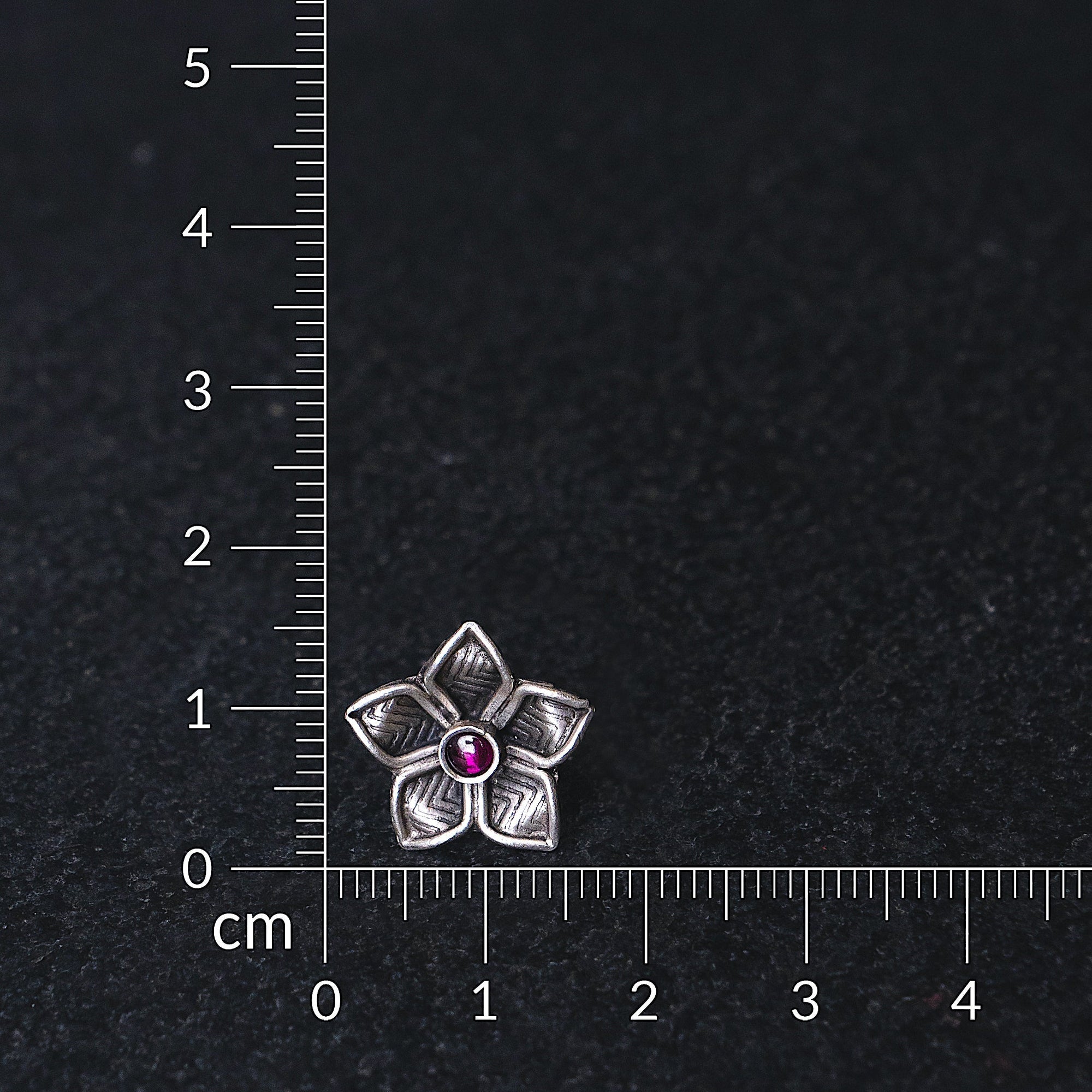 Phoolja studs