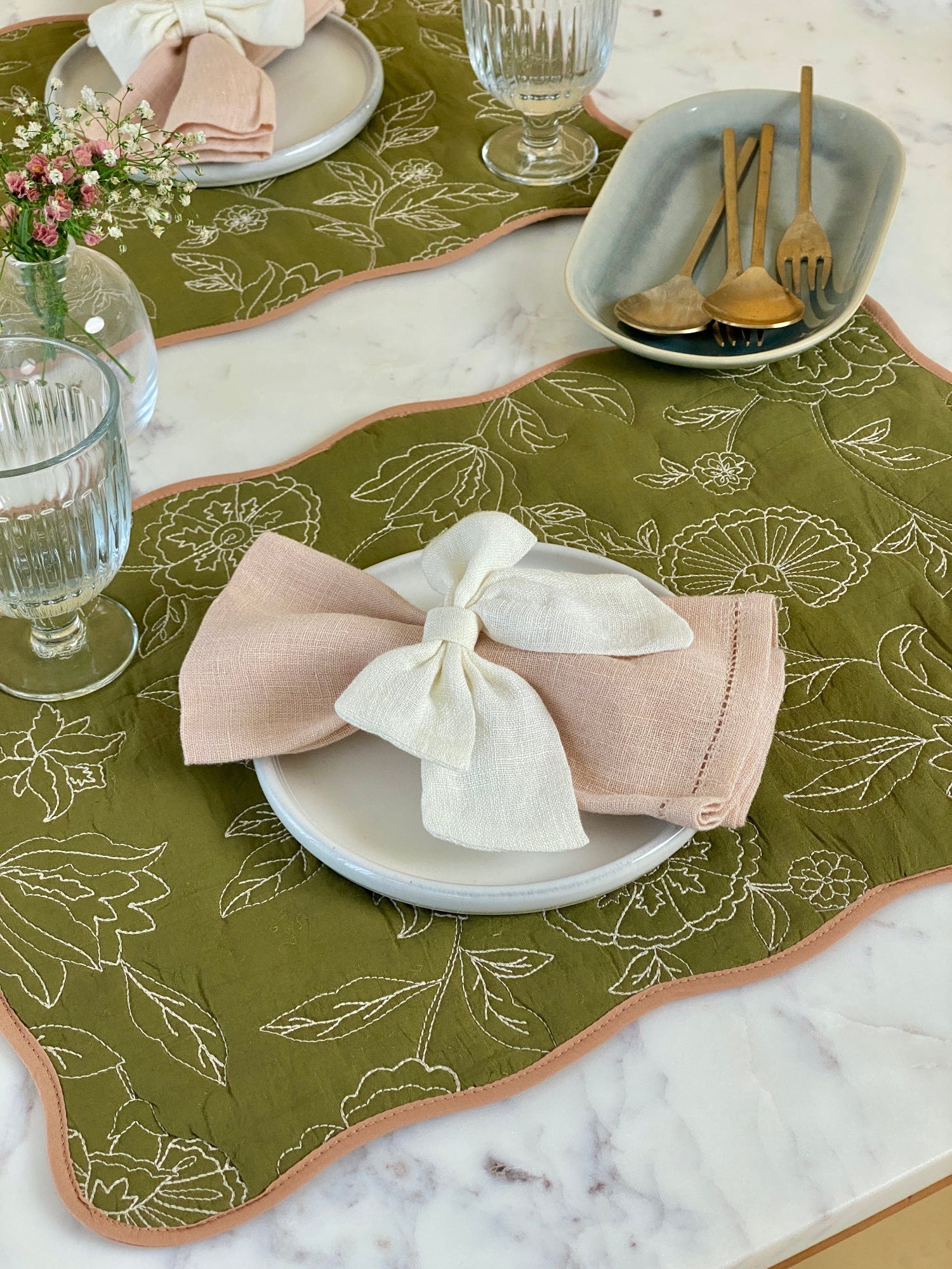 Rosabelle Chintz Olive Scallop Mats-Set of 2