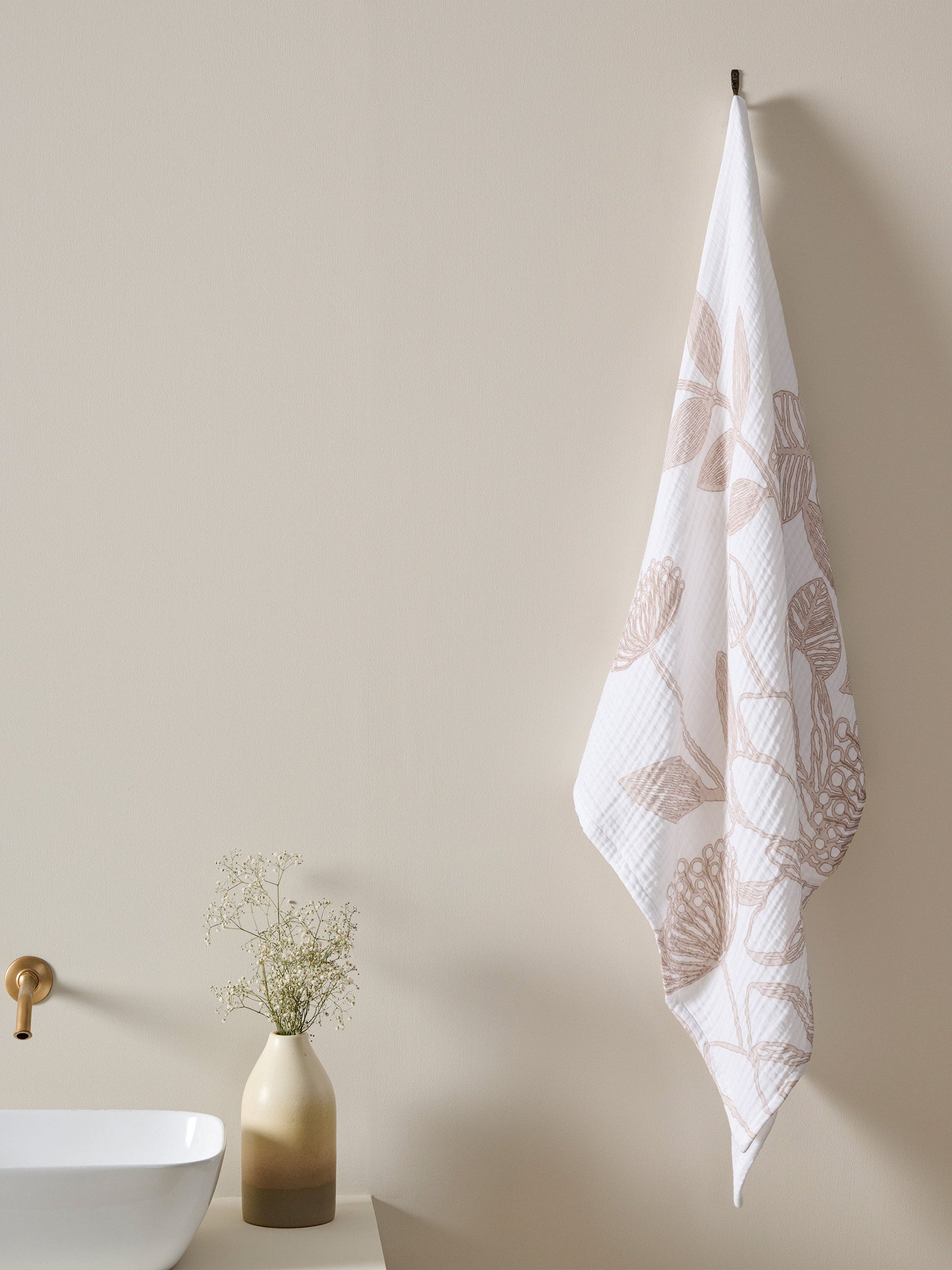 Vine Bloom Cotton Gauze Bath Towel Clay
