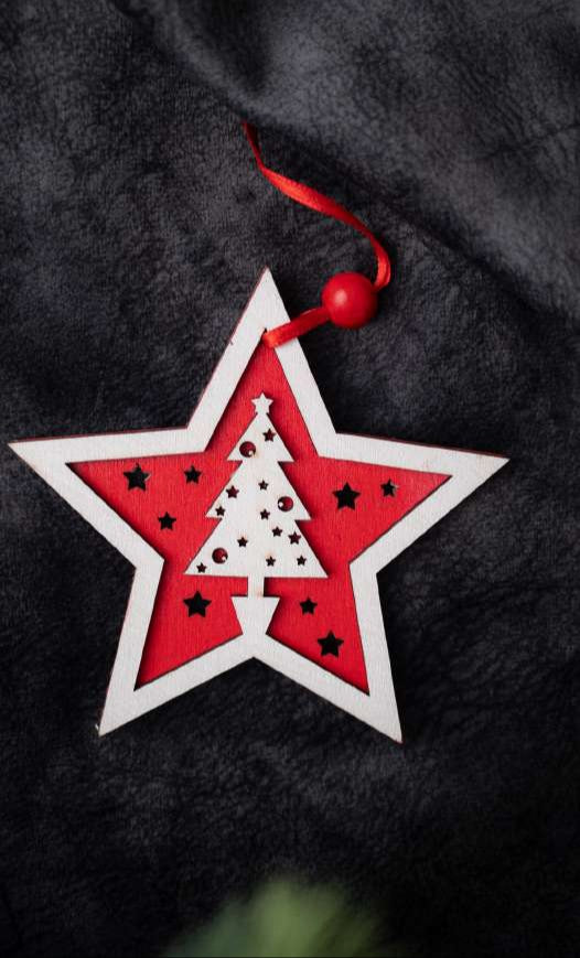 Red & White Star Hanging Ornament with Tree Cutout_CC120