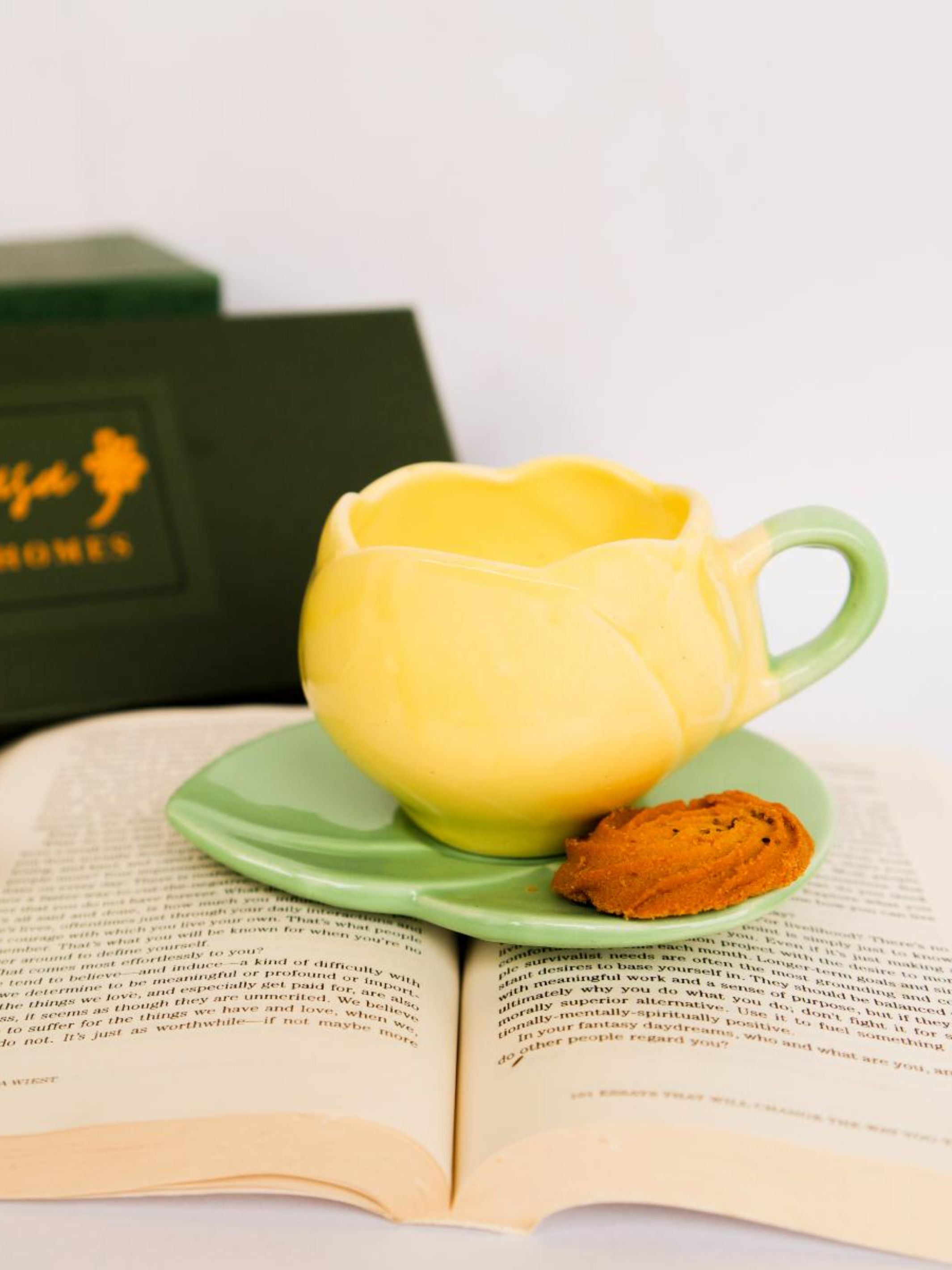 Tulip charm cup saucer-Yellow