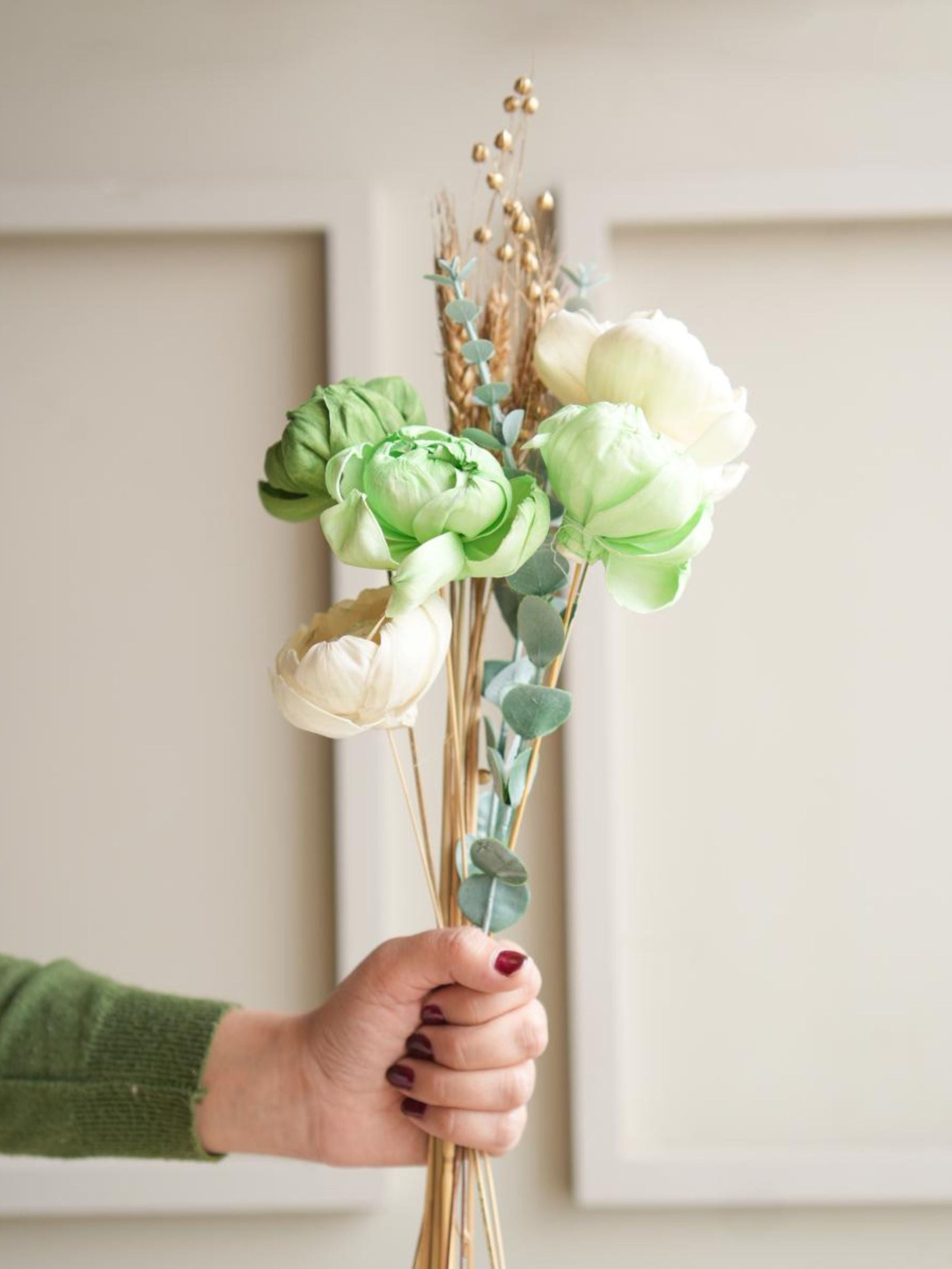 Minimal peony bunch