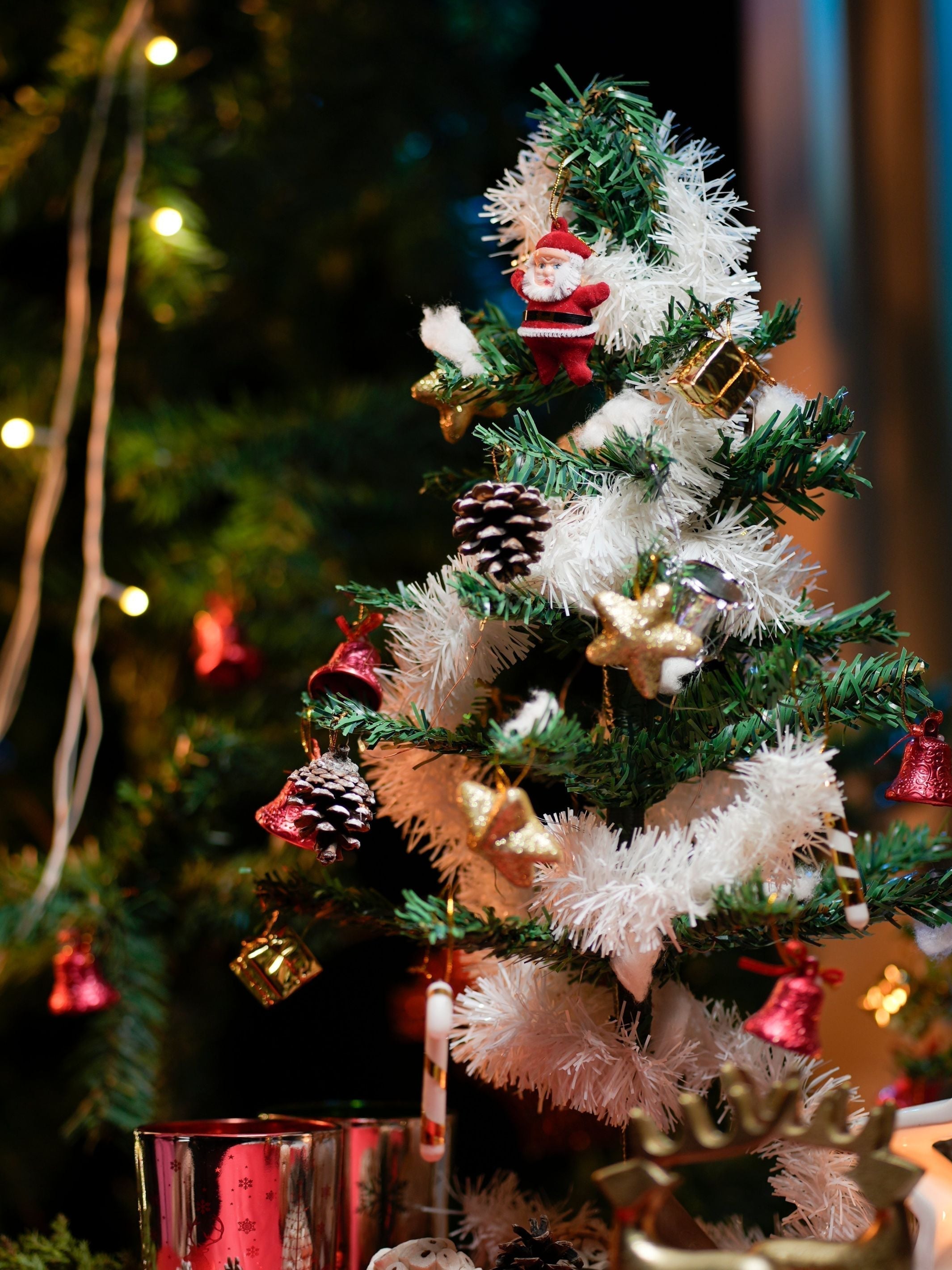 Big foldable christmas tree with 15 ornamnets