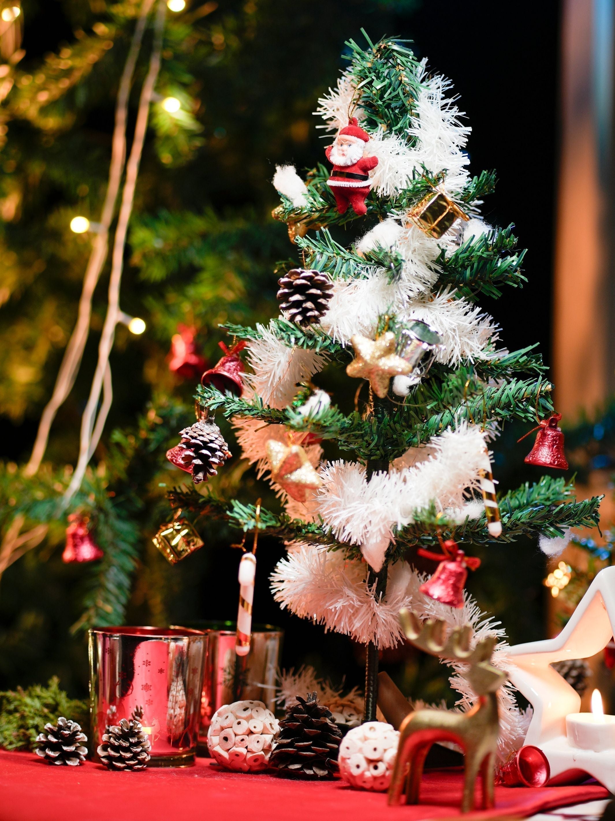 Big foldable christmas tree with 15 ornamnets