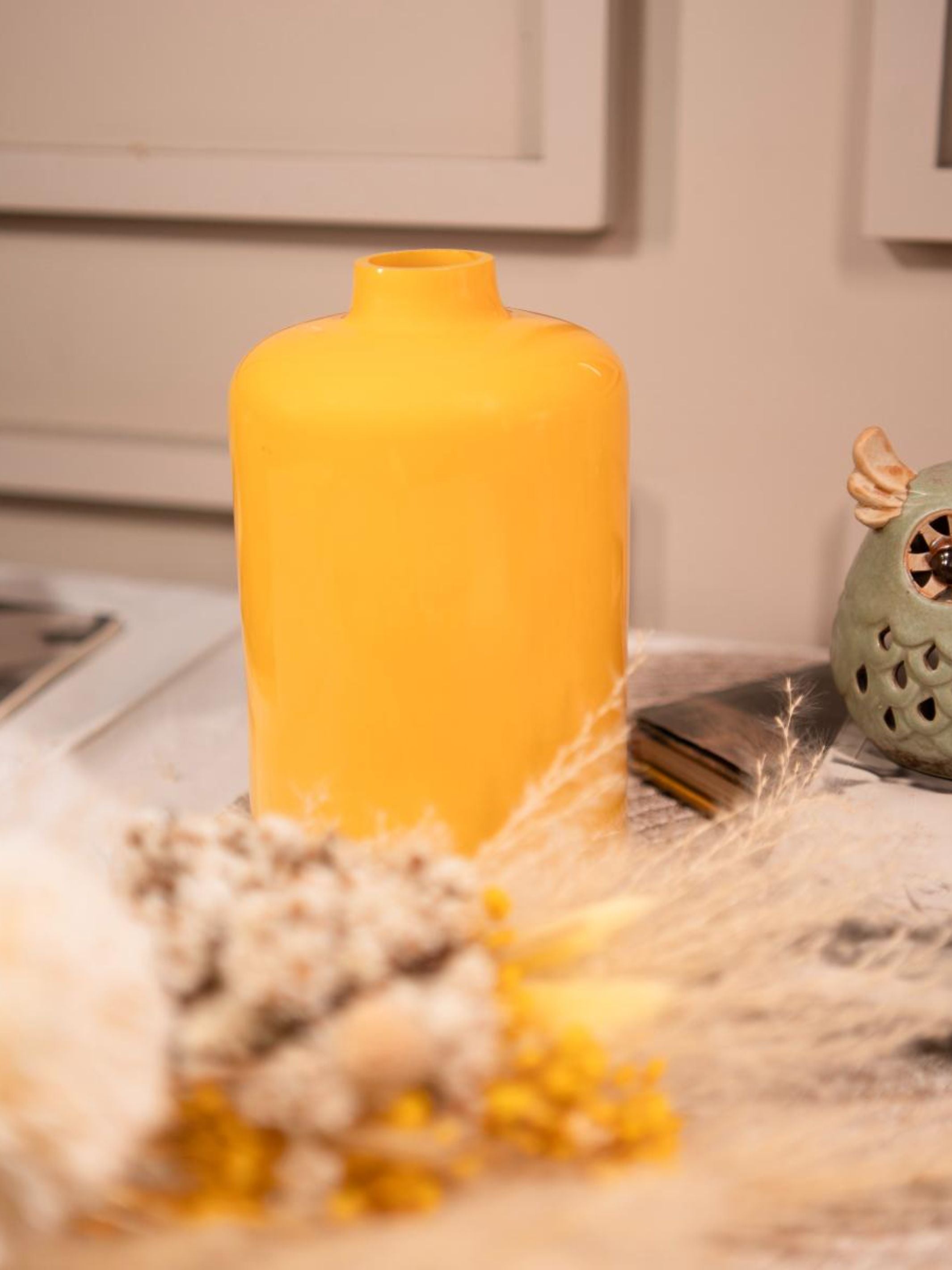 Lemon blossom vase with bunch