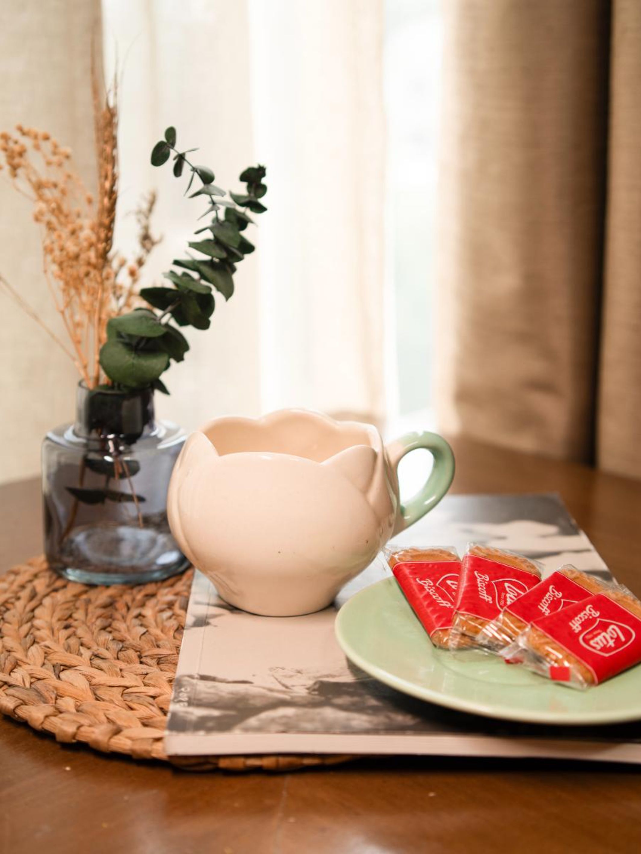 Tulip charm cup saucer-white