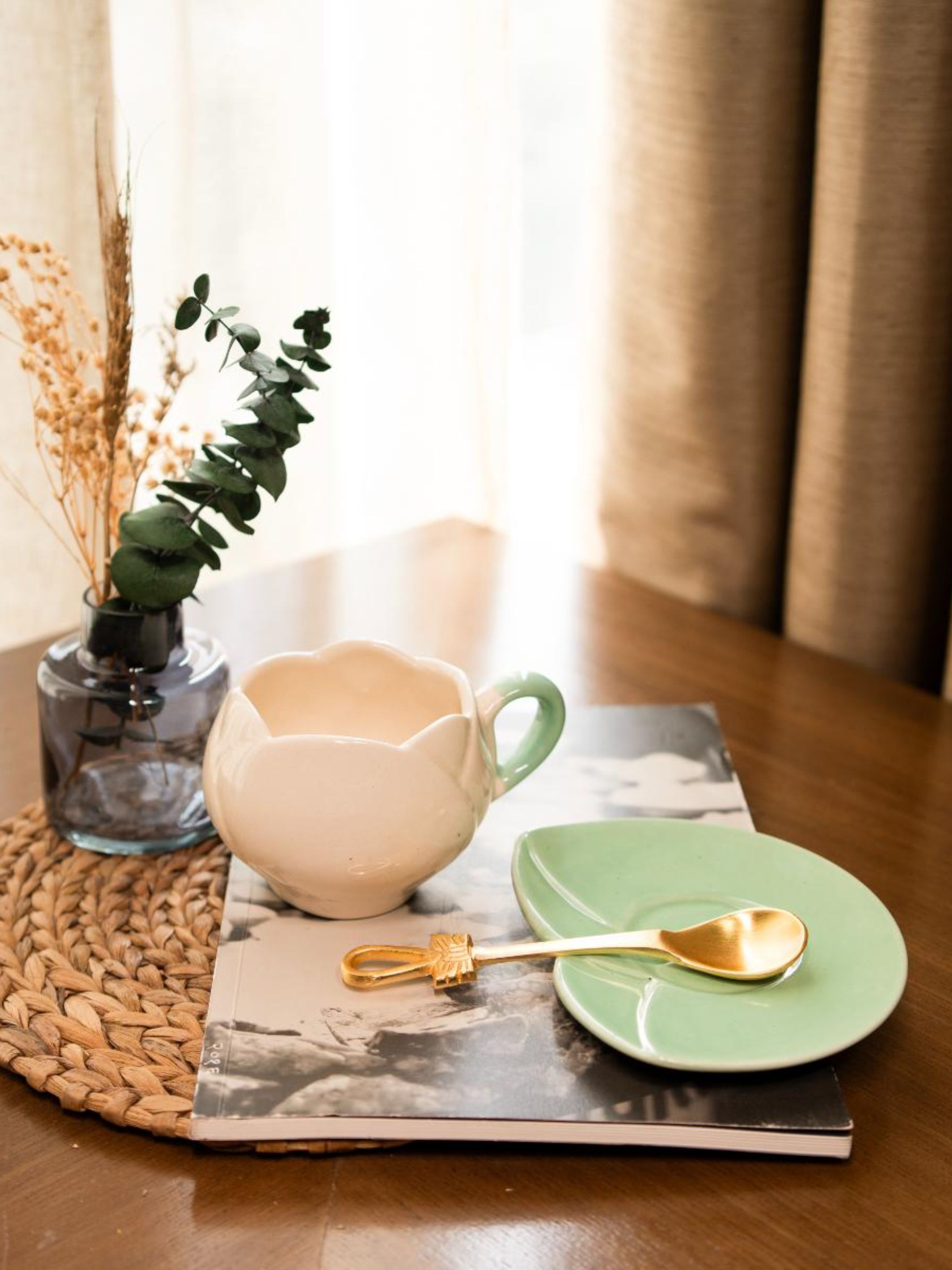 Tulip charm cup saucer-white