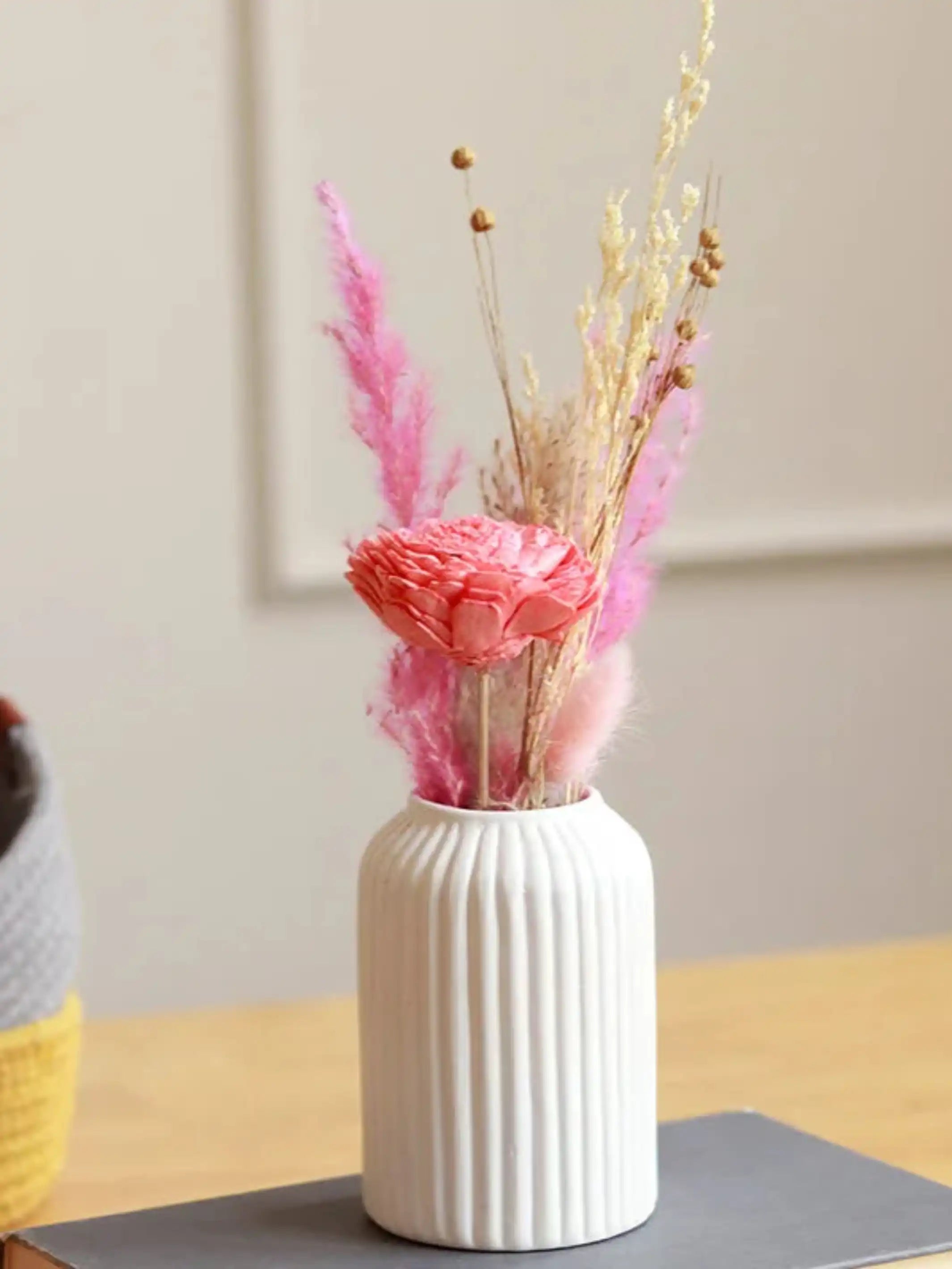 Mini Snow white vase with aroma mist bunch