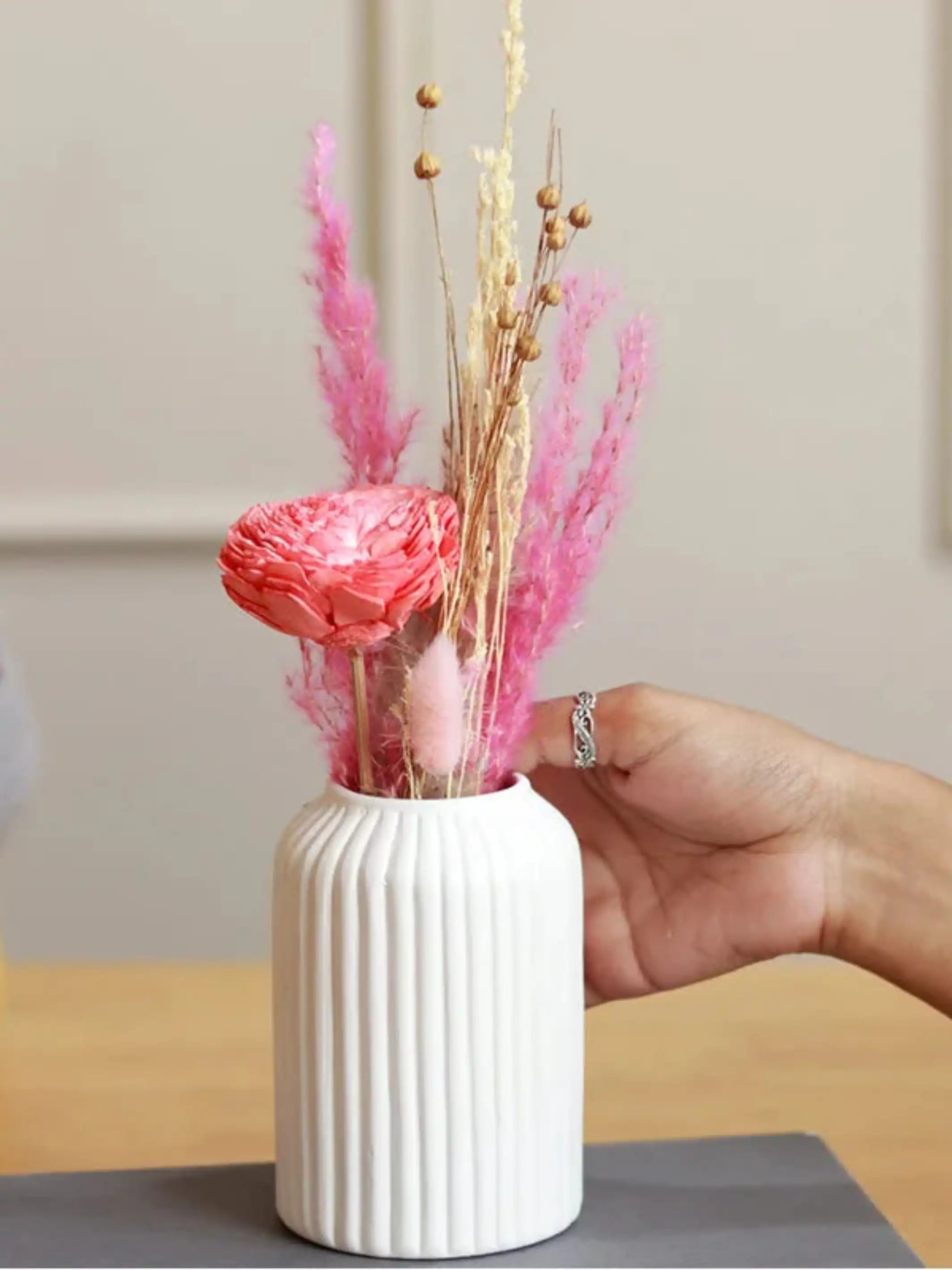 Mini Snow white vase with aroma mist bunch