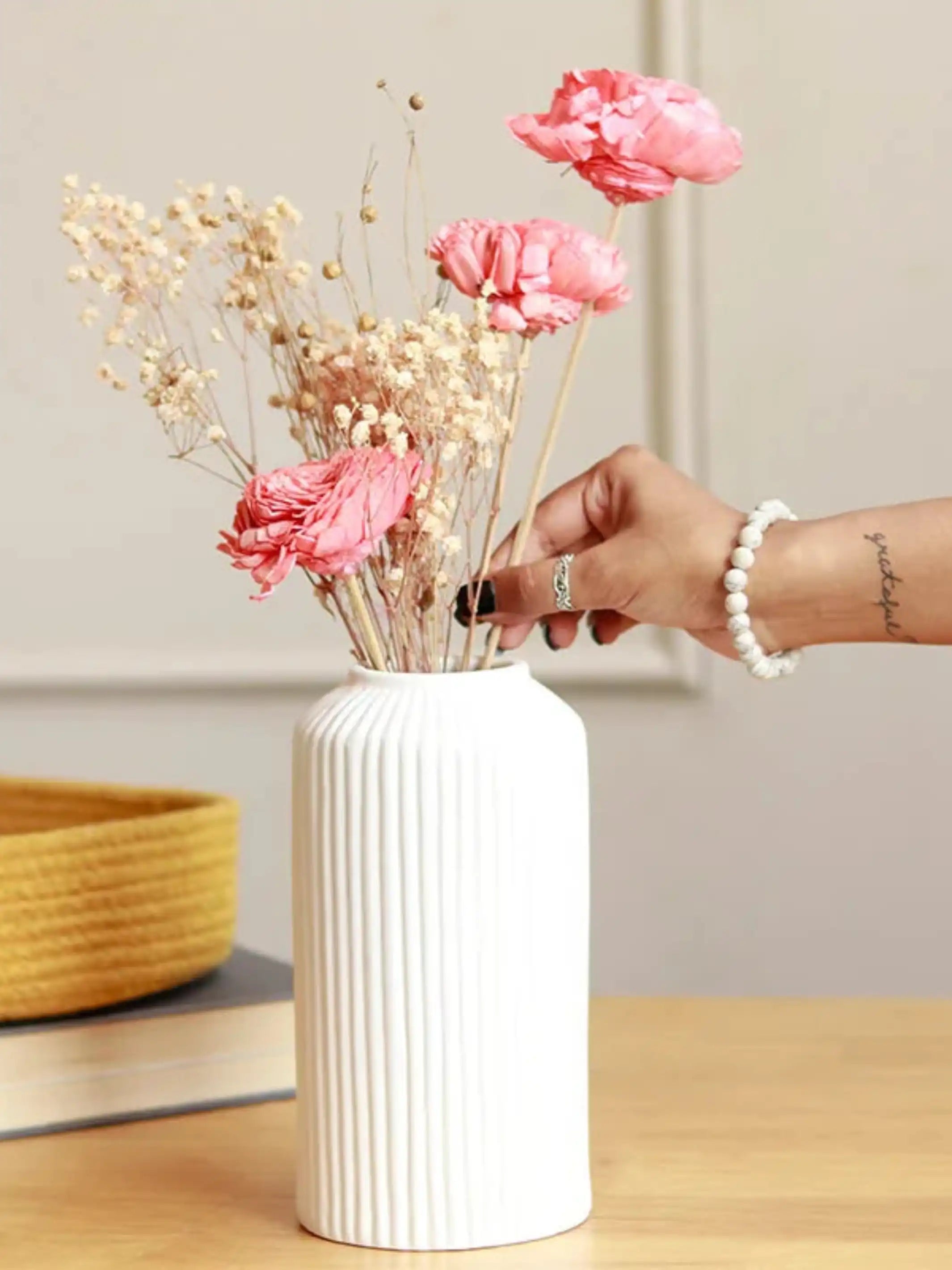 Snow White vase with harmony bunch