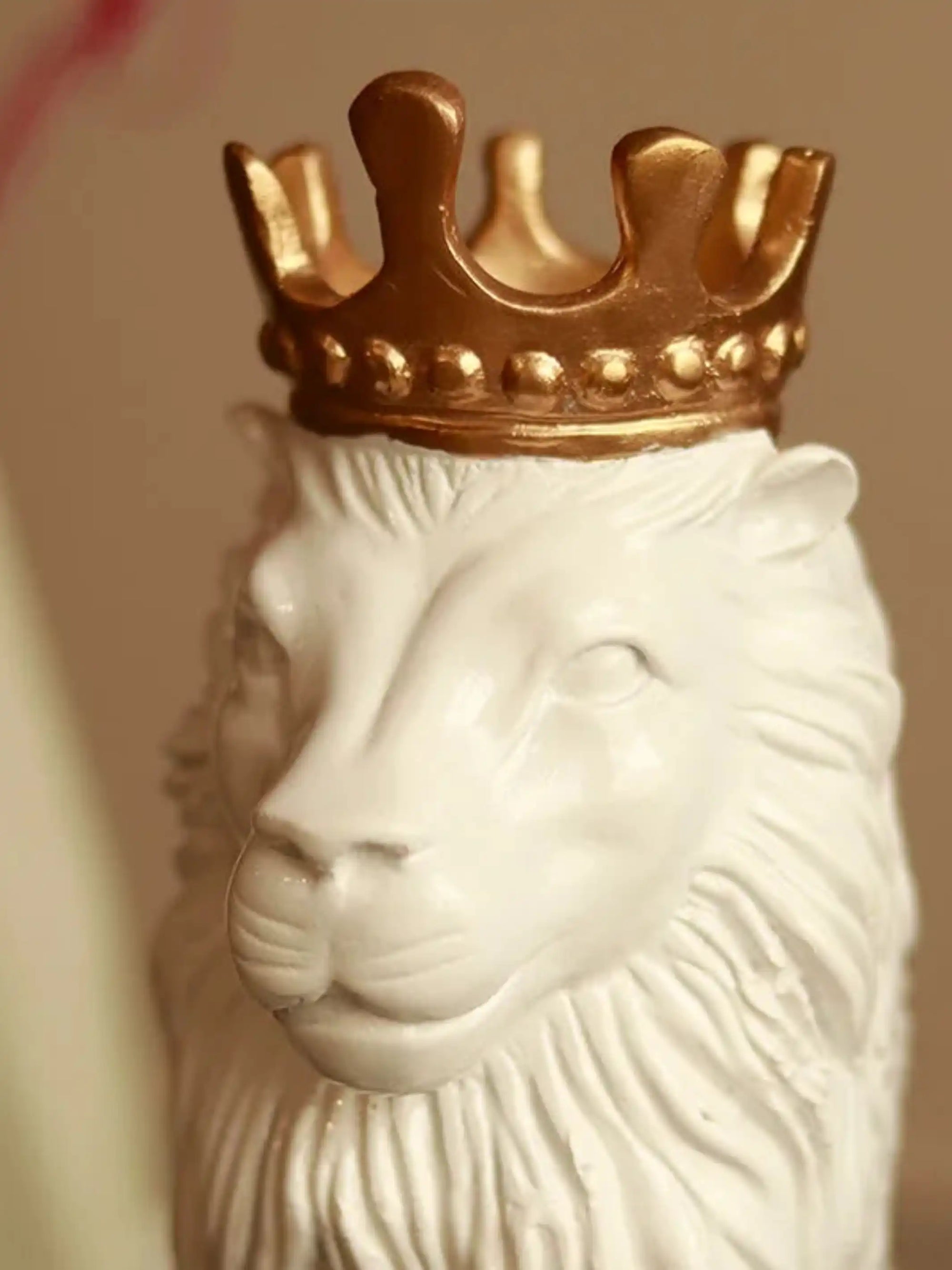 White Lion king sculpture