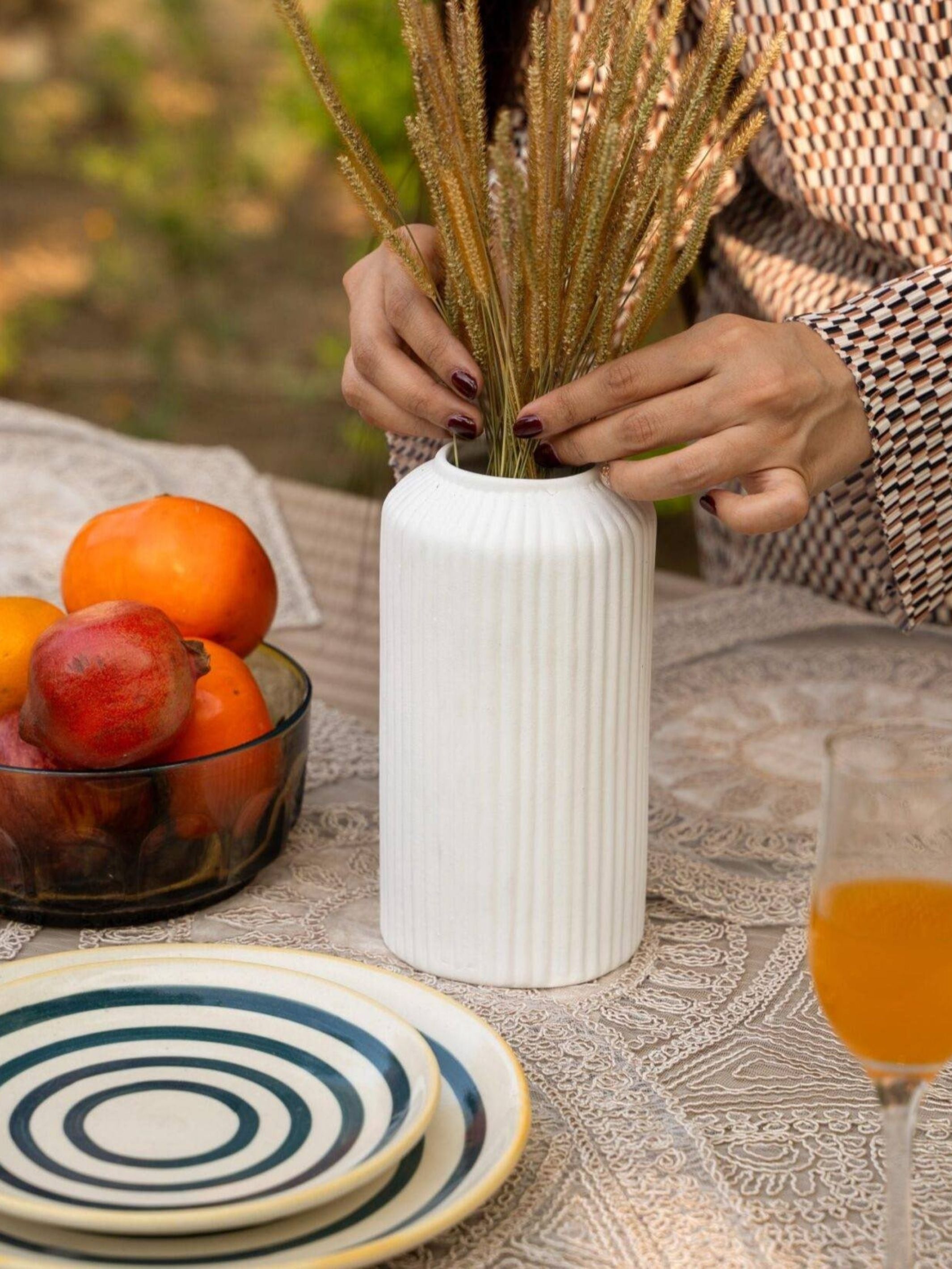 Snow White vase with Rustic grass