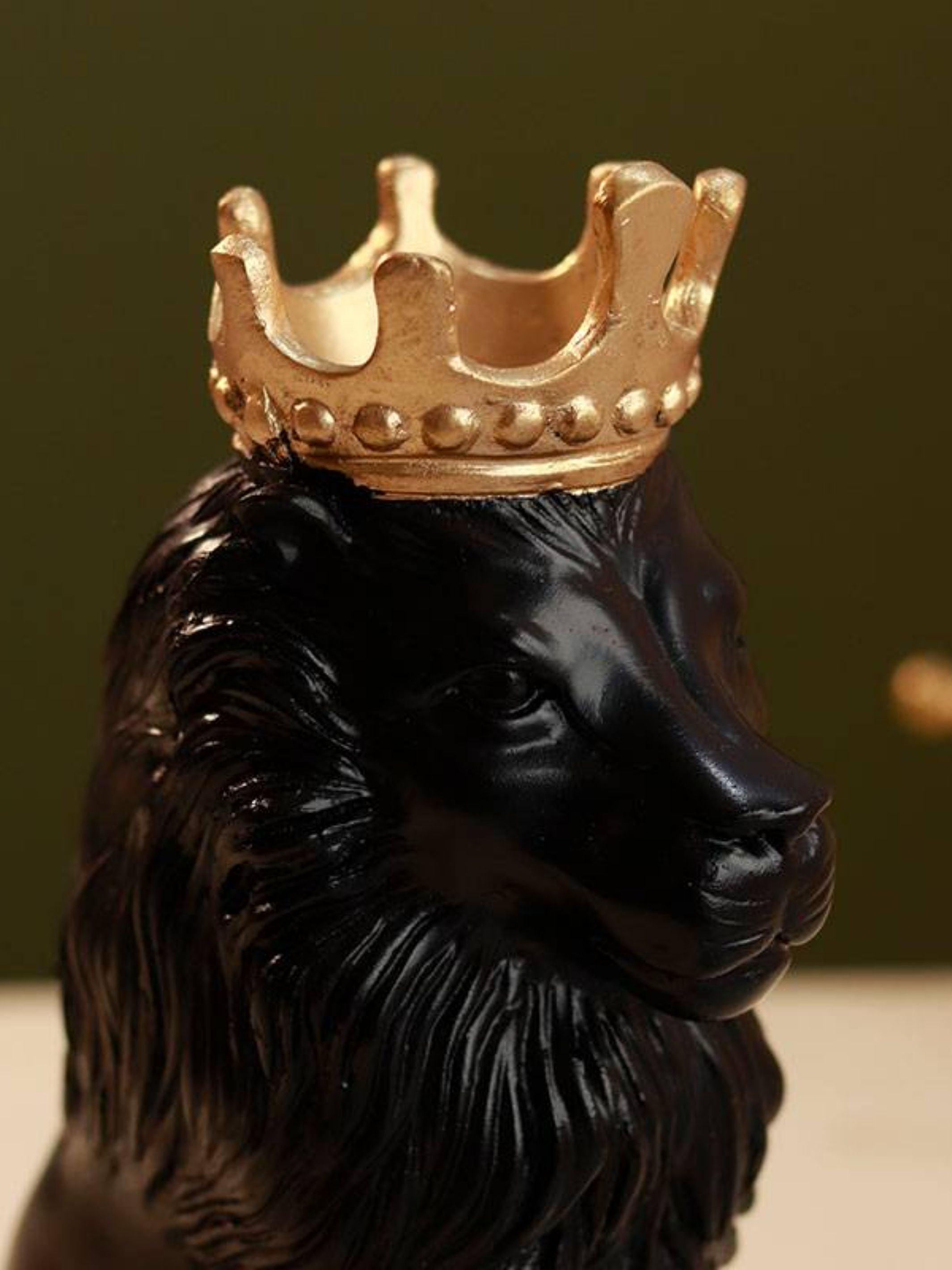 Black Lion king sculpture