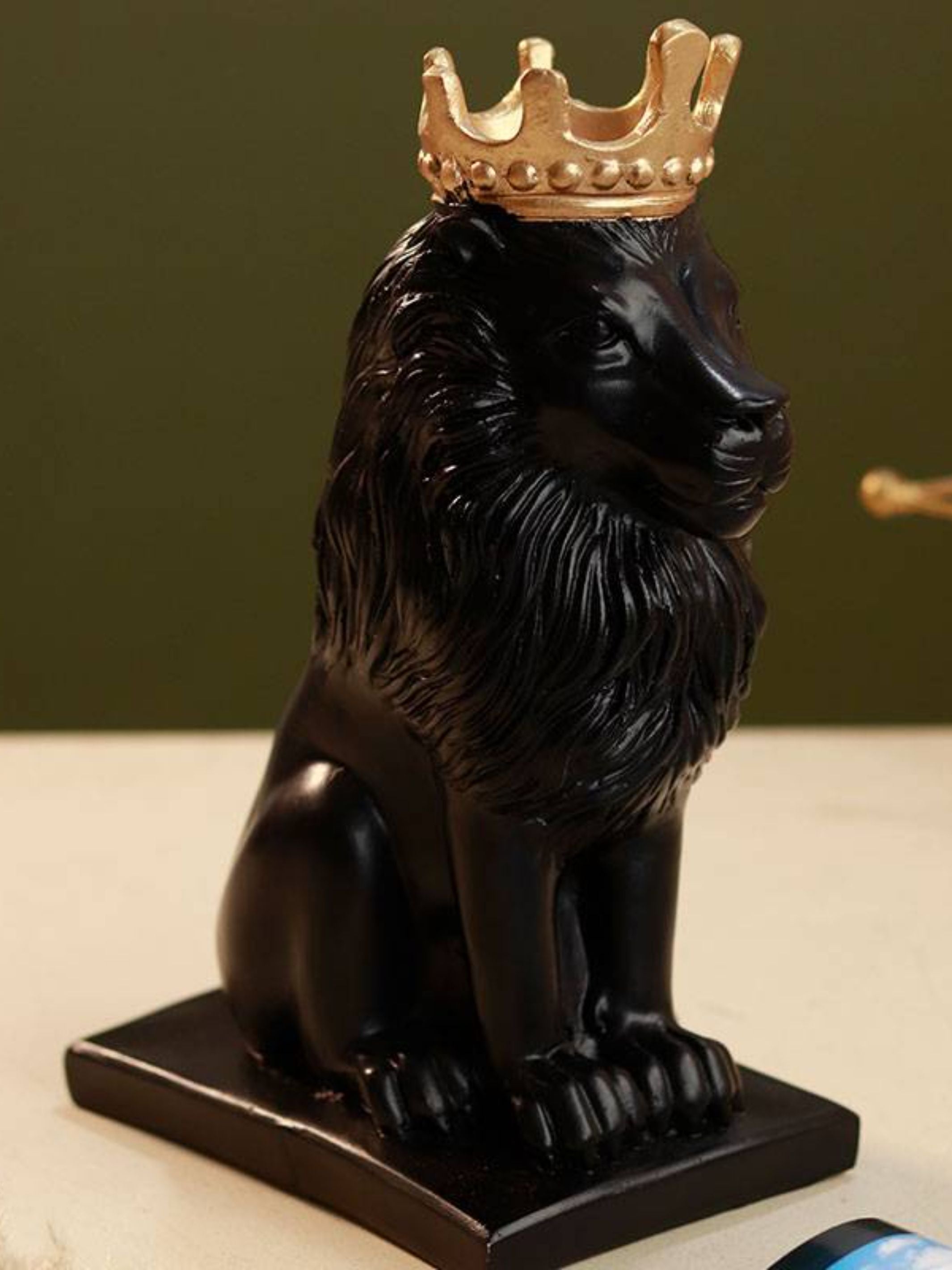 Black Lion king sculpture