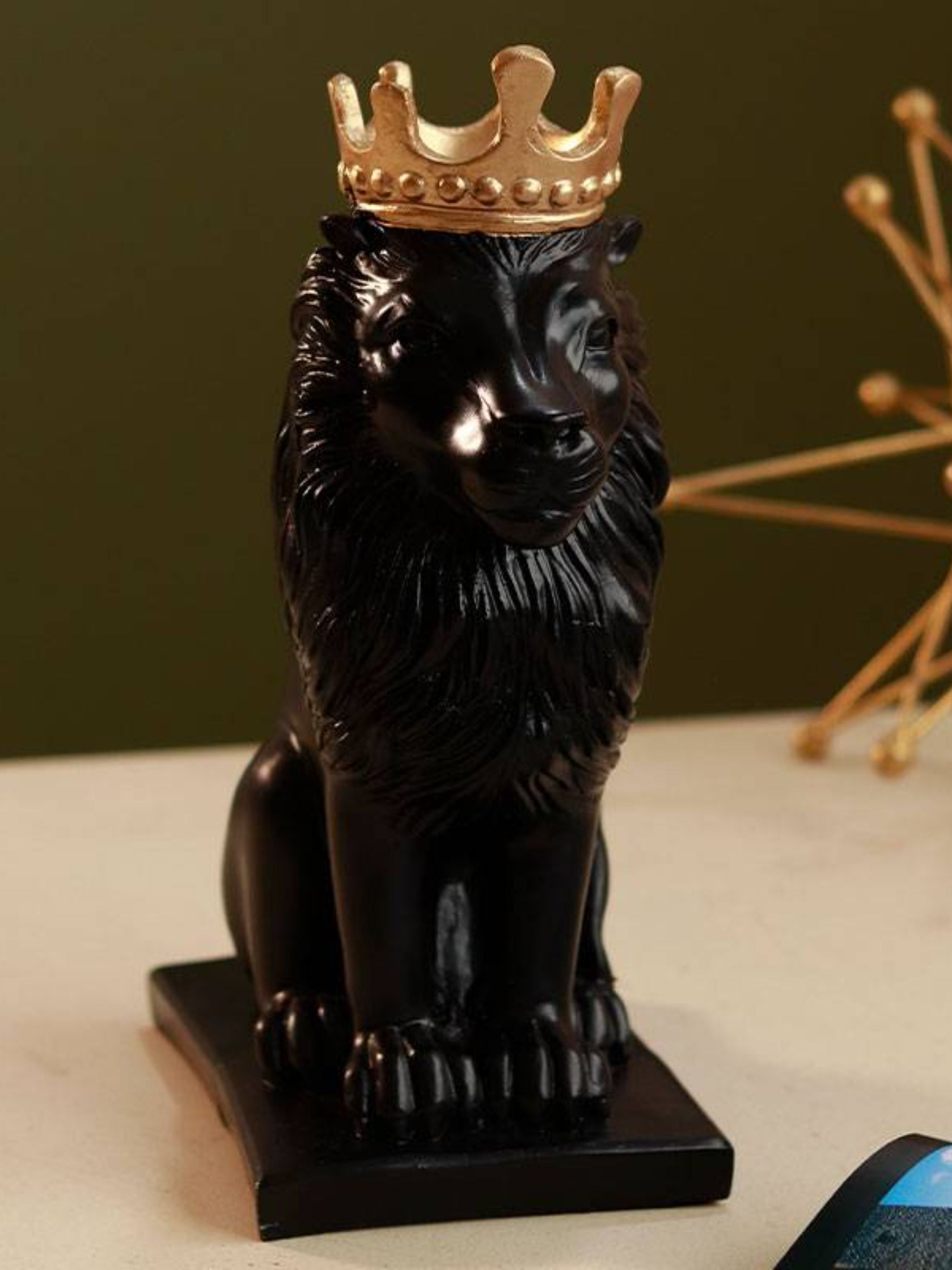 Black Lion king sculpture