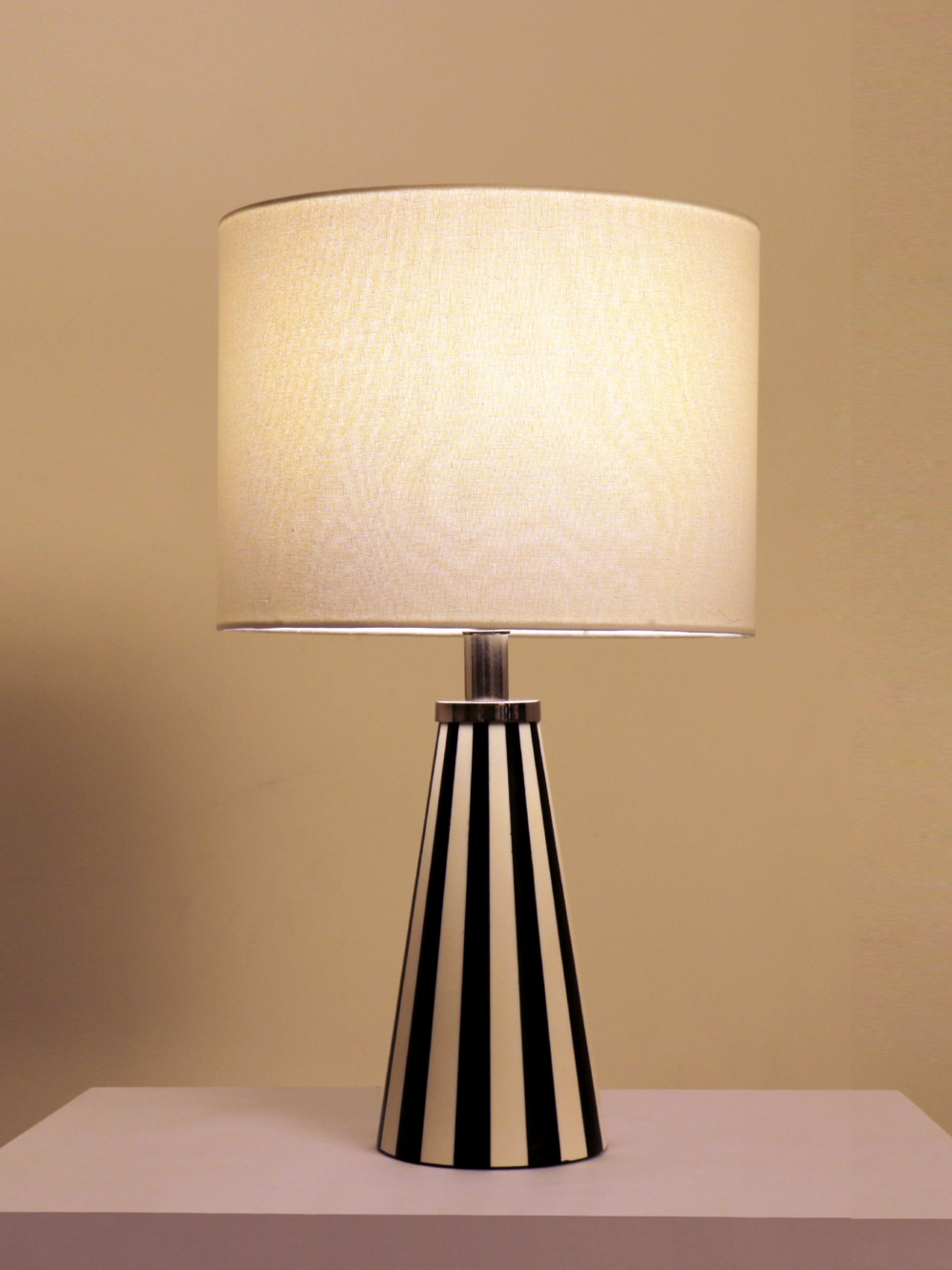 Cleo Resin Table Lamp