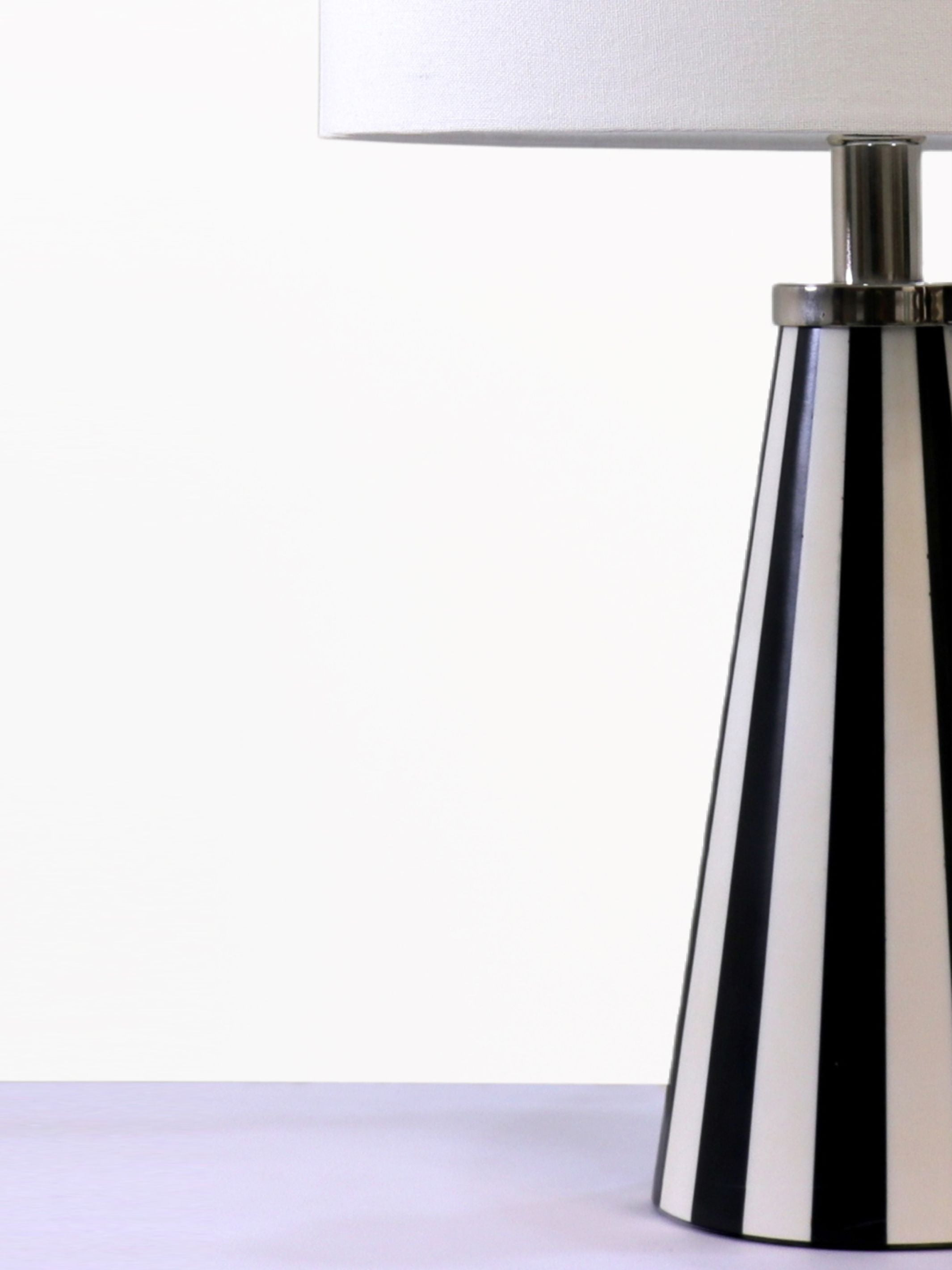 Cleo Resin Table Lamp